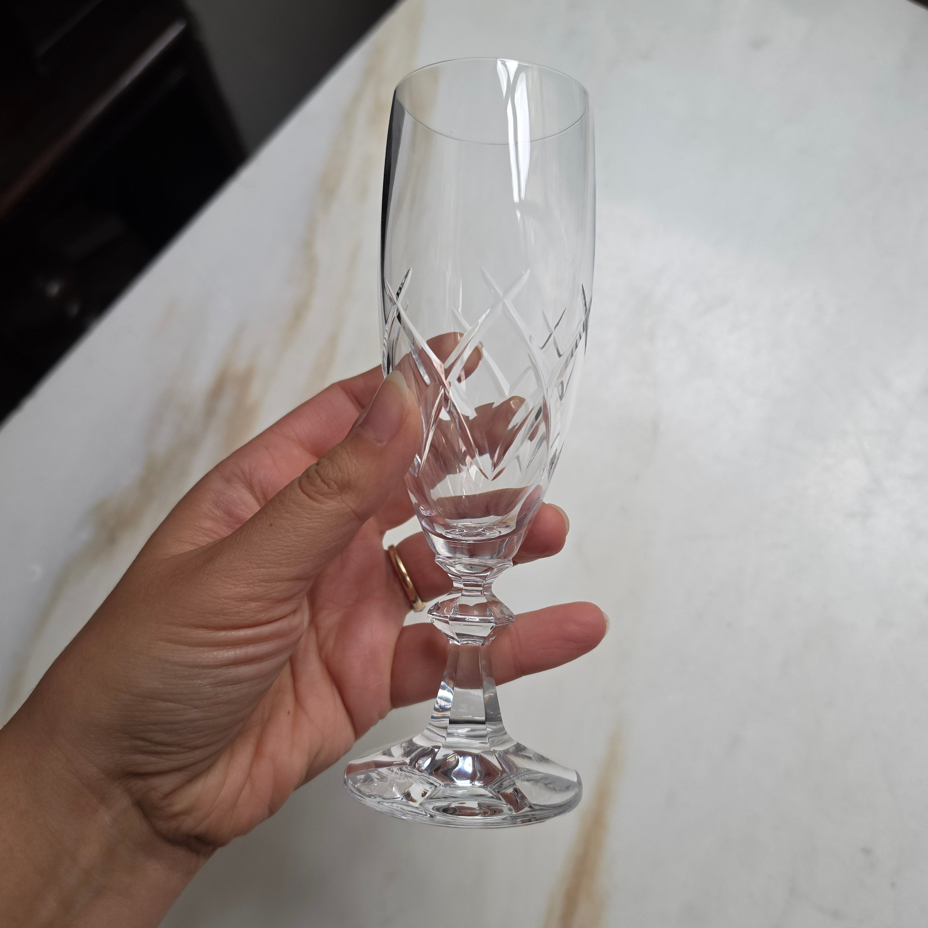 Edle Glas-Champagnerflöte mit Feinschliff – Zeitlose Eleganz für besondere Momente