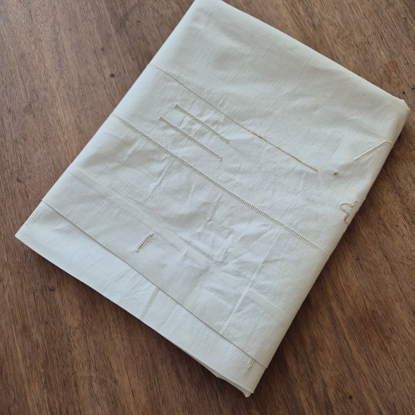 Antikes Laken Überwurf mit Knopfleiste Laubmuster mit sichtbaren Stockflecken 150x255cm Monogram L.S.
