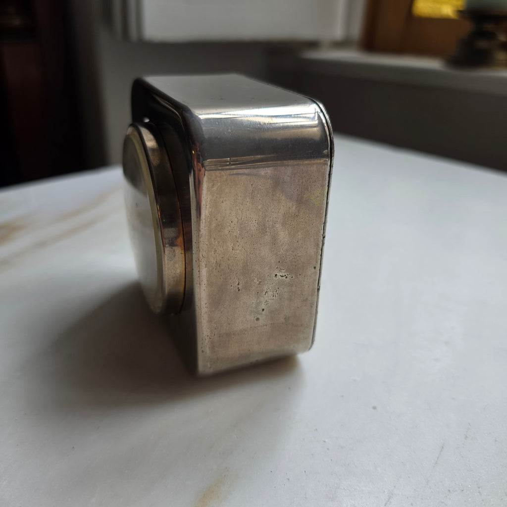 Vintage-Stil Tischuhr im Silber-Look – Klassischer Quartz-Wecker 80er Jahre