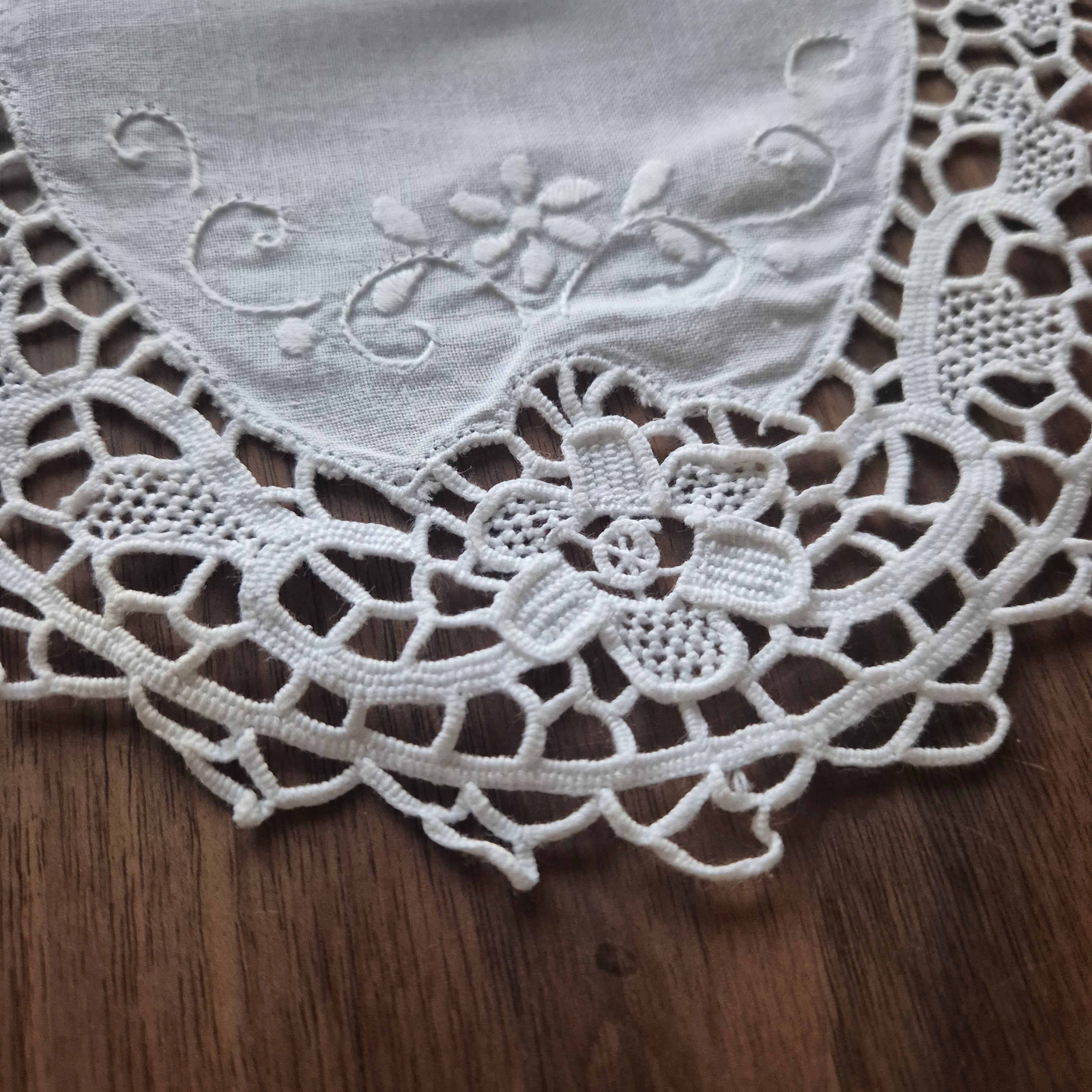 Antikes französisches kleines Deckchen weiß geklöppelt Baumwolle 32x22cm ♡