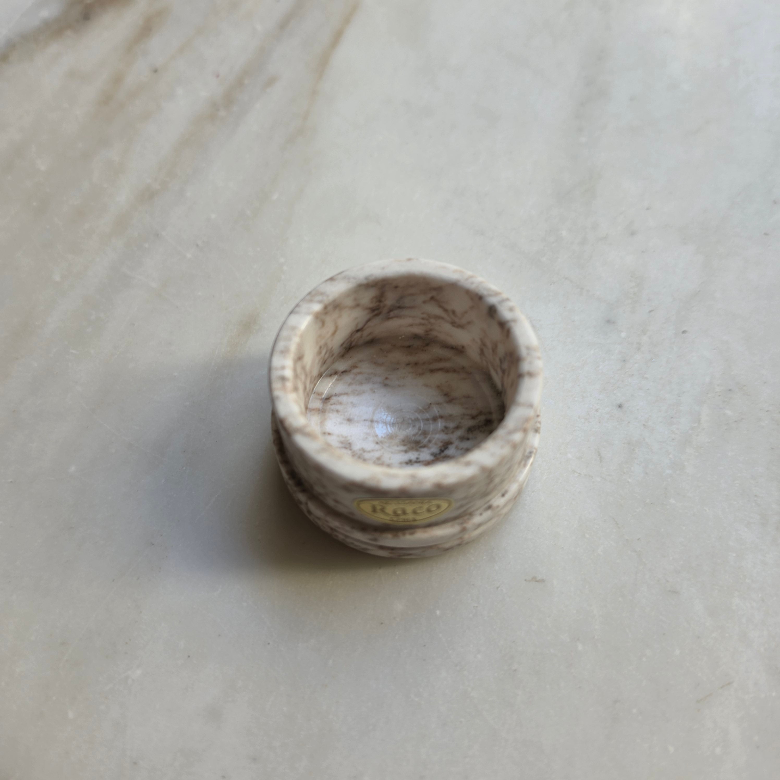 Vintage Marmordose mit Messingring & Deckel | Artesanía Raco Chile