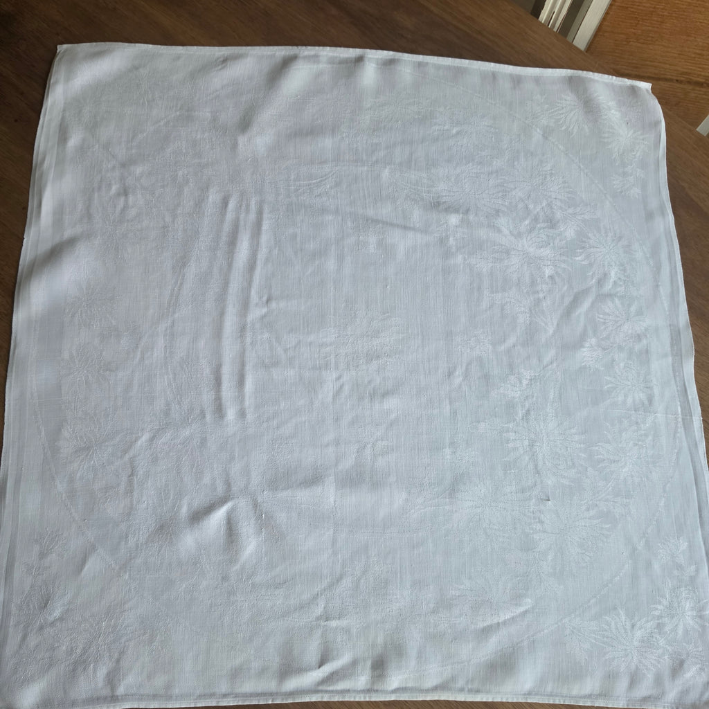 Antike Damast-Serviette mit floralem Chrysanthemen-Muster – Um 1900 - 62x62cm