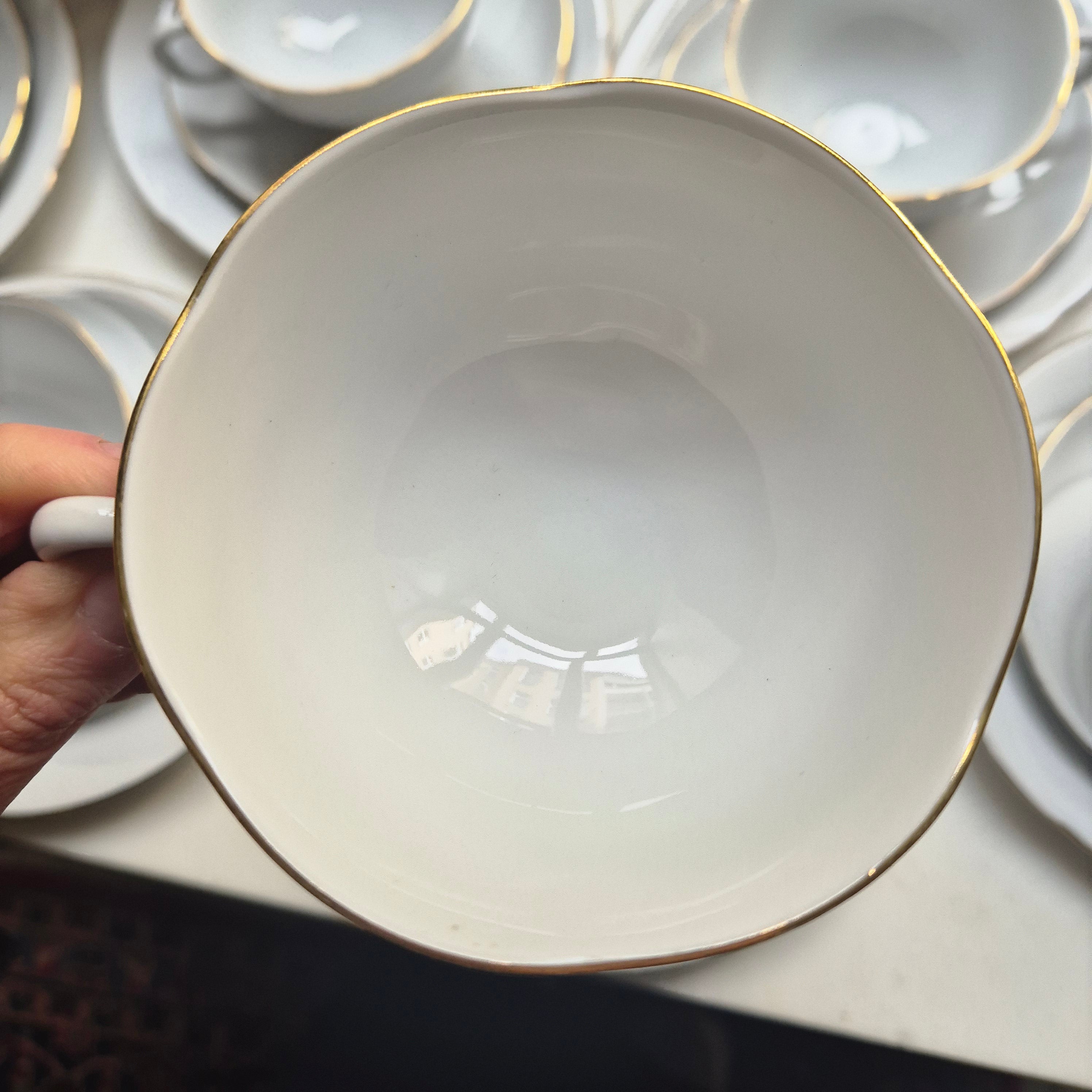 Antikes 3-teiliges Kaffeegedeck - Freiberger Porzellan - Weiß mit Goldrand