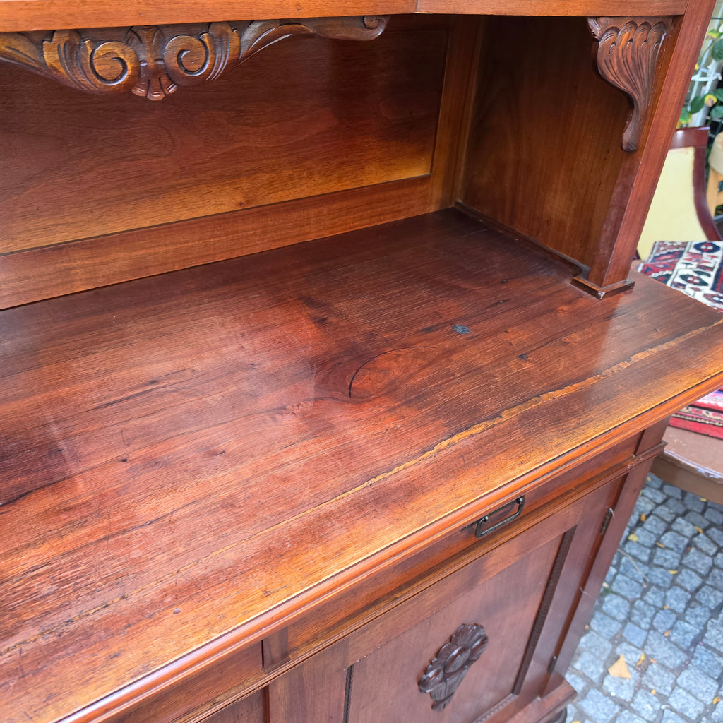 Antikes Küchenbuffet aus Echtholz – Jugendstil Anrichte mit Vitrine & Schnitzereien