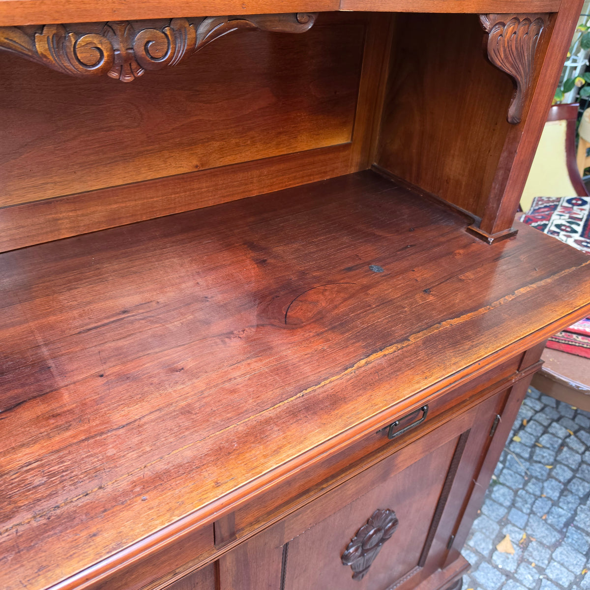 Antikes Küchenbuffet aus Echtholz – Jugendstil Anrichte mit Vitrine & Schnitzereien