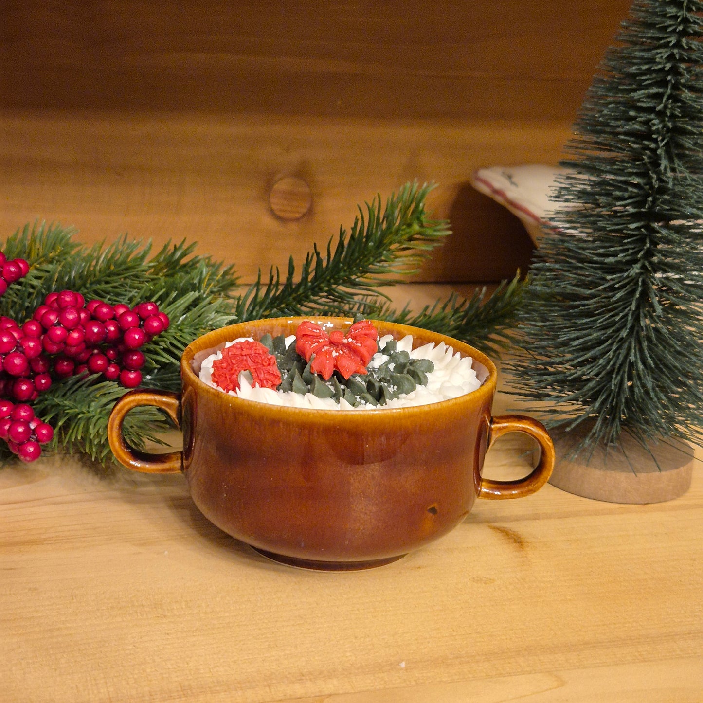 Handgemachte Sojawachskerze Weihnachtesgeschenk Sahne Dessert in Antiker Keramik Suppentasse GDR