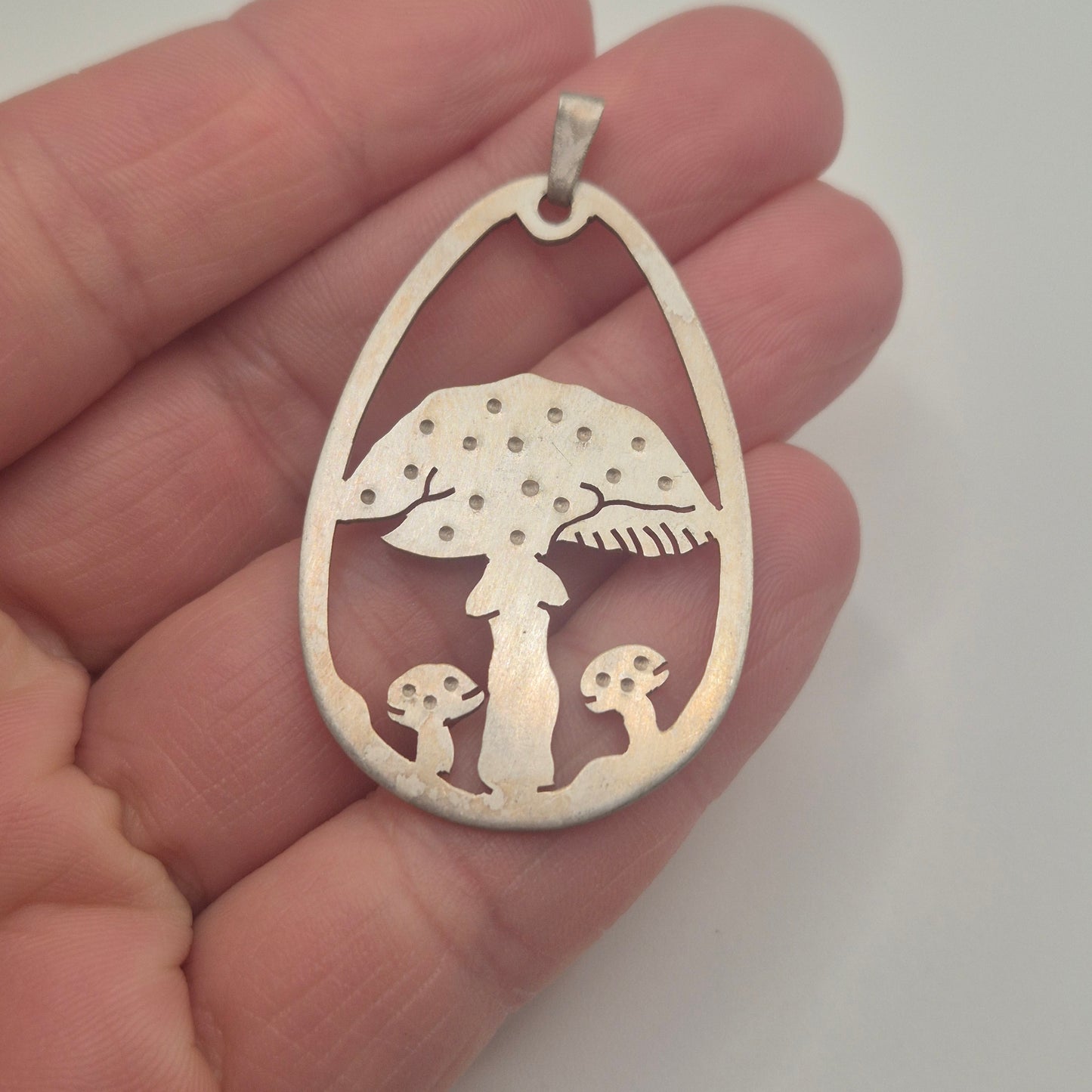 Handgemachter Vintage Pilz-Anhänger – Cut-Out Design🍄