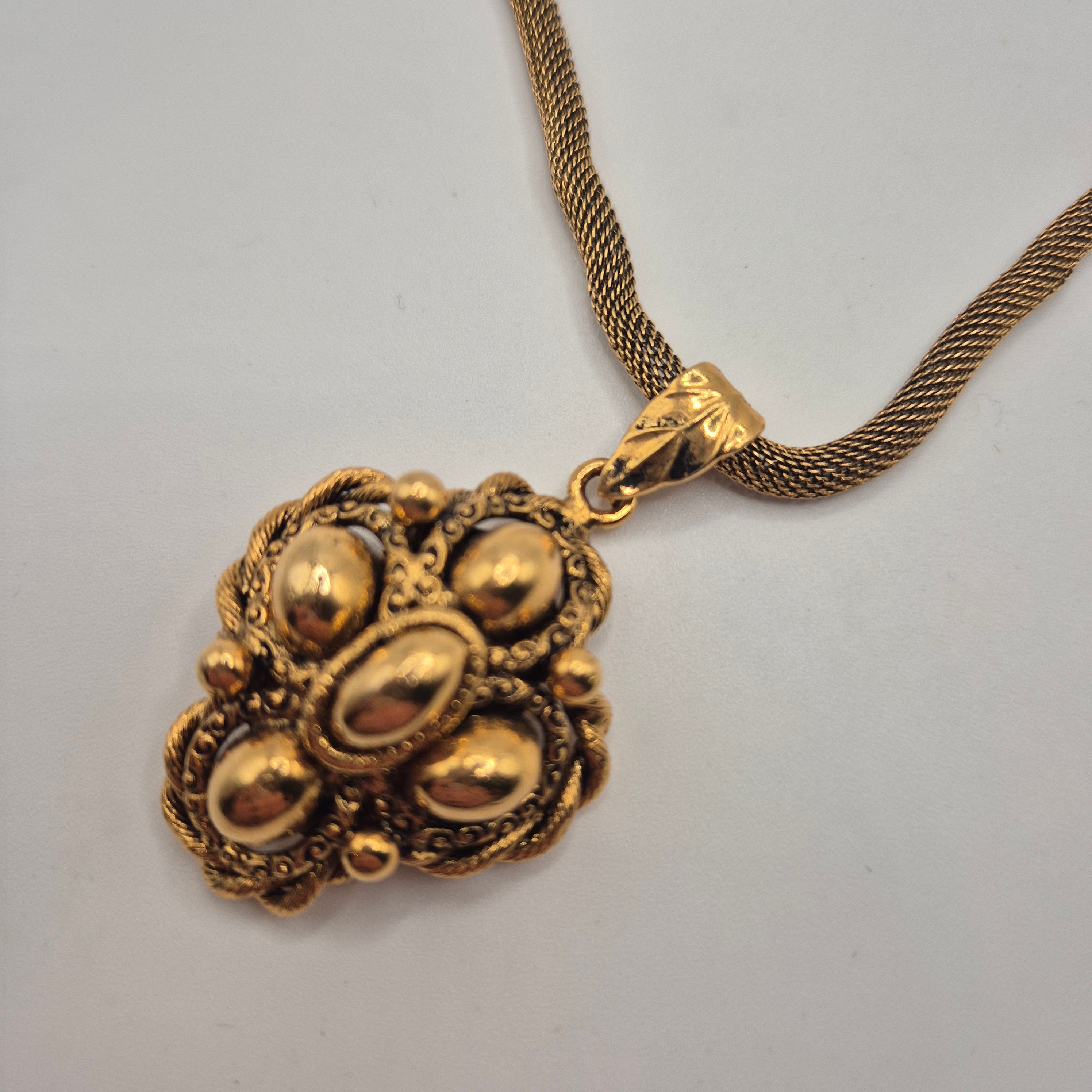 Vintage Halskette mit Anhänger edel Unikat Handmade 80er Jahre goldfarebnd Traubenform