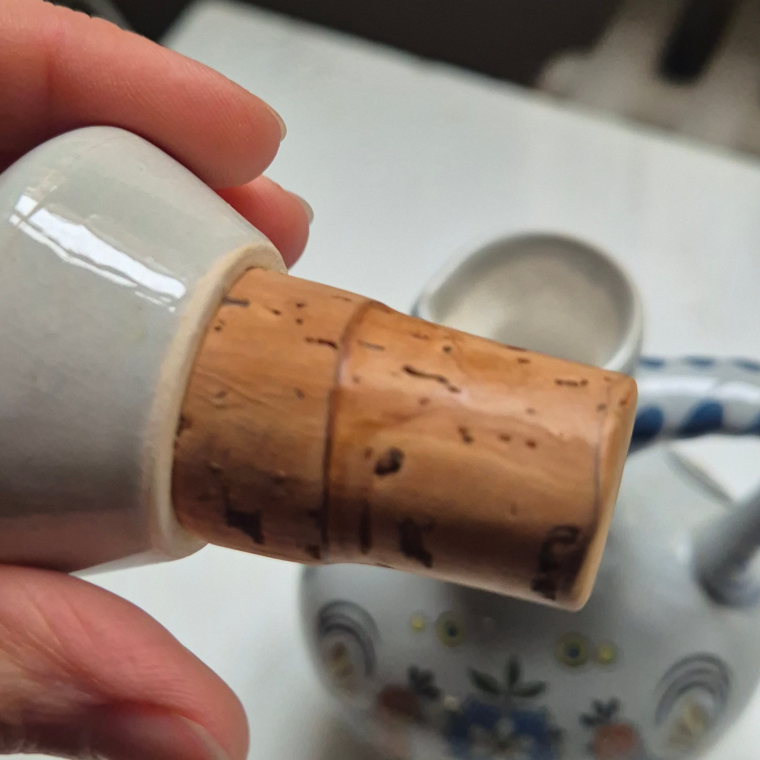 Krug mit Stopfen Wein Keramik Handbemalt Alt Antik