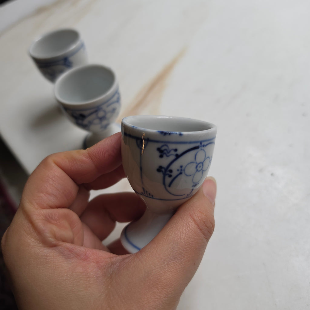 3er-Set Eierbecher aus Porzellan – Klassisches Blau-Weiß-Muster Strohblume