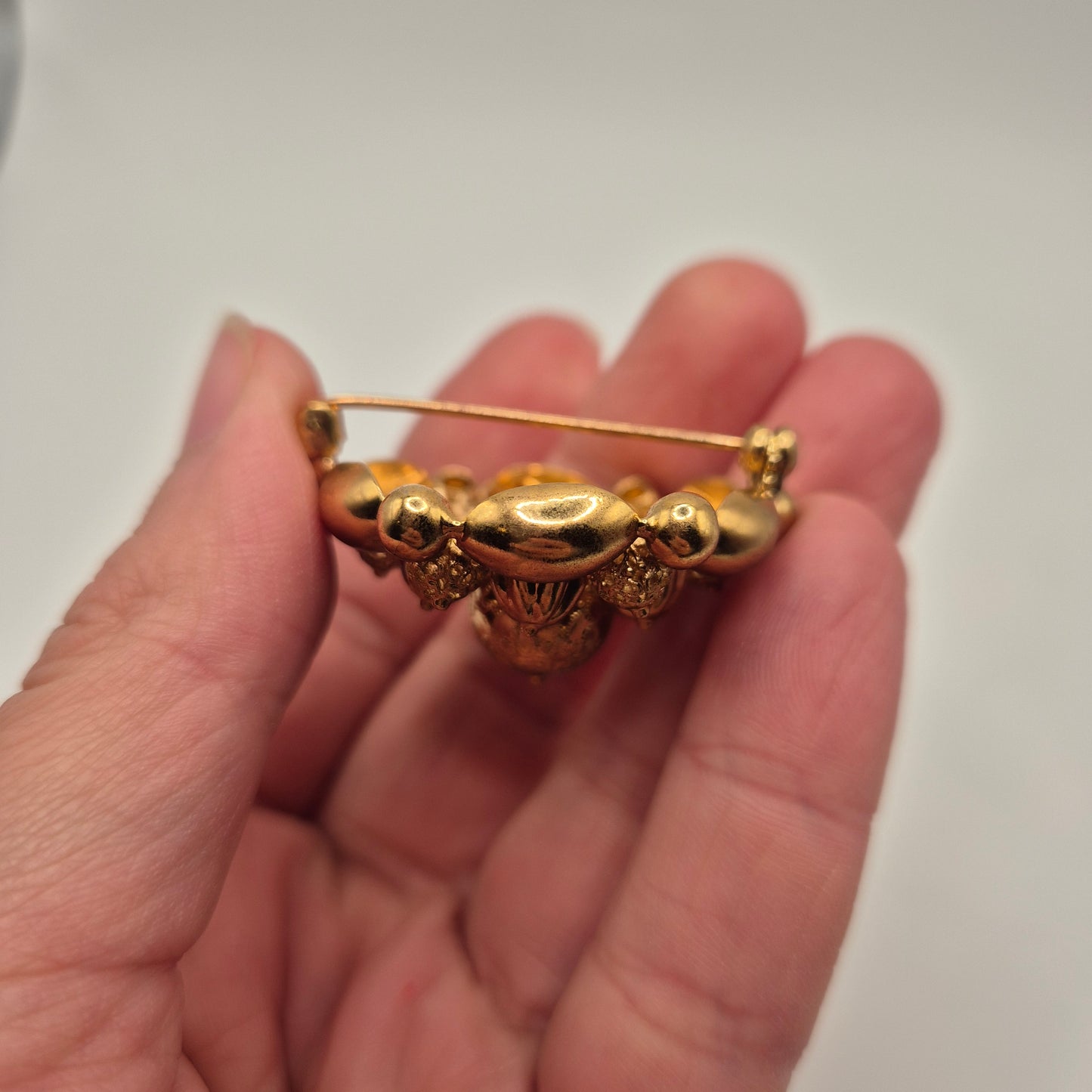 Große 60er Jahre Brosche wunderschöne Handarbeit