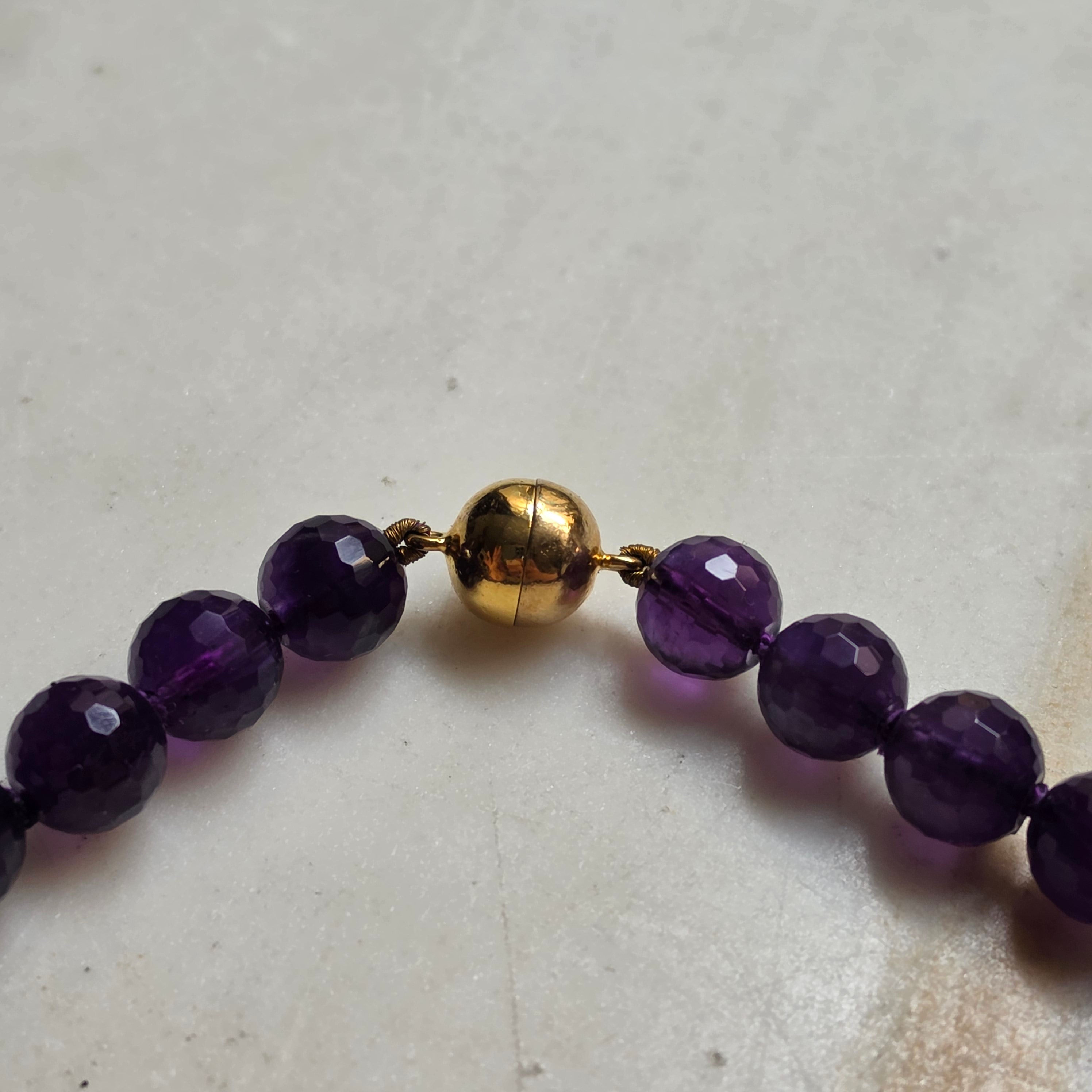 Elegante Perlenkette in Amethyst-Optik – Facettierte violette Perlen mit 925 Silber Magnetverschluss (vergoldet)