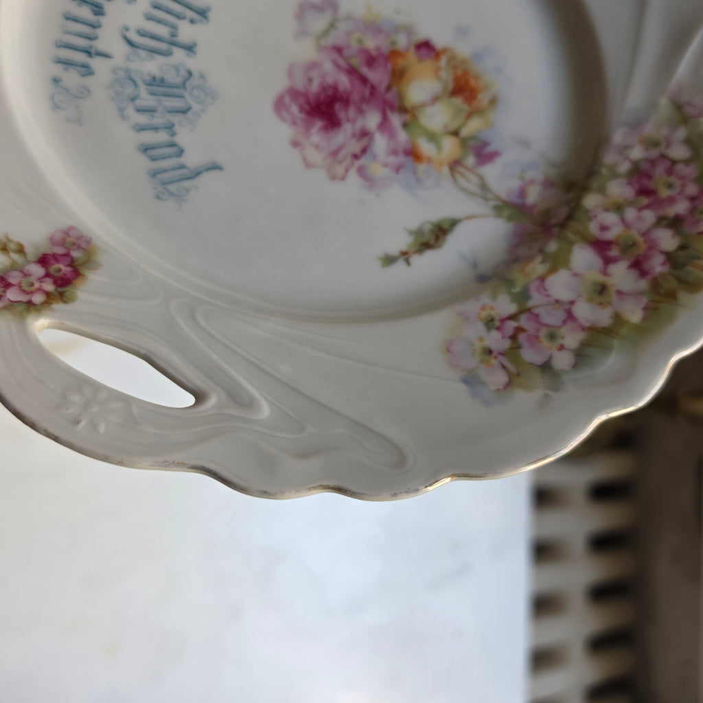 Antiker Porzellan-Brotteller mit Griffen – „Unser täglich Brod gib uns heute“ - Vintage Servierteller Floral