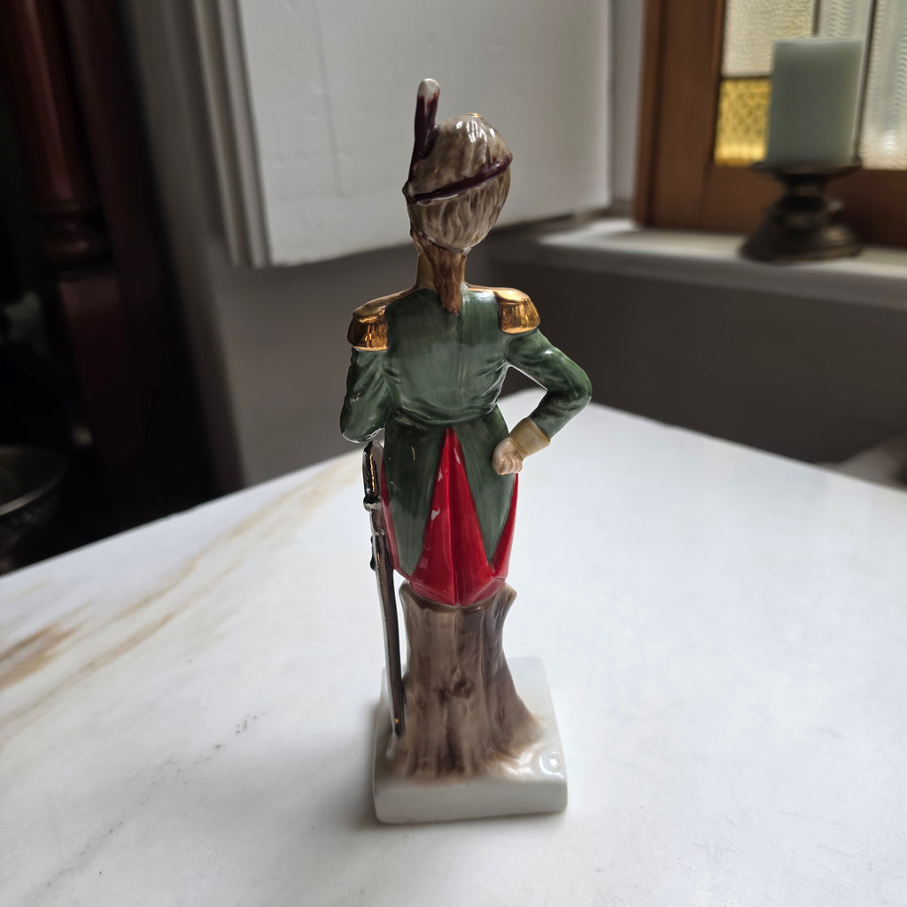 Sammelfigur Porzellan: „Soldat d'Infanterie“ – Offizier mit Pfeife & Säbel