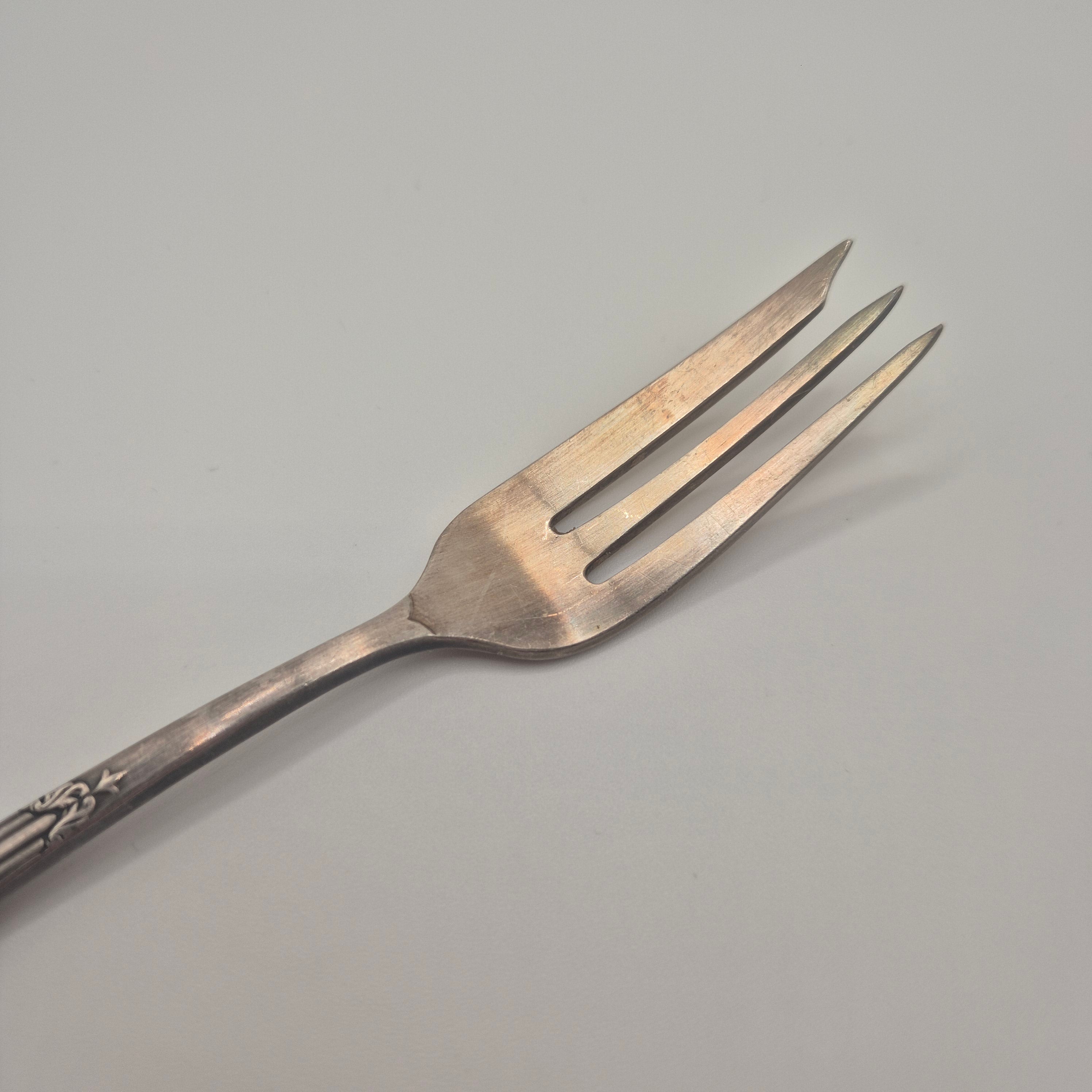 Antike Jugendstil Kuchengabel – Silberfarben / Versilbert