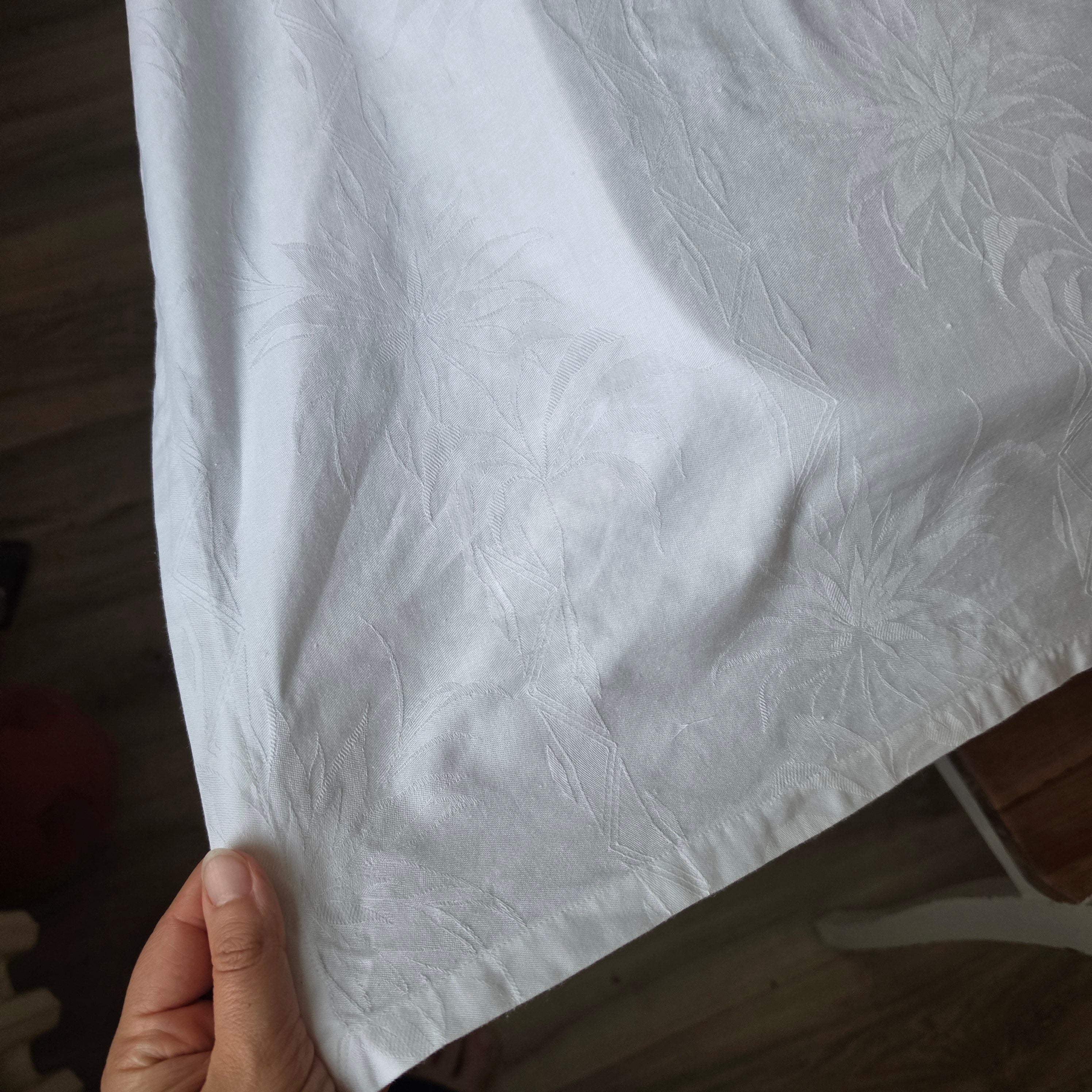Vintage Jacquard-Damast Tischdecke „Palma“ – Reinweiß mit eingewebtem Palmen-Dekor - 125x155cm