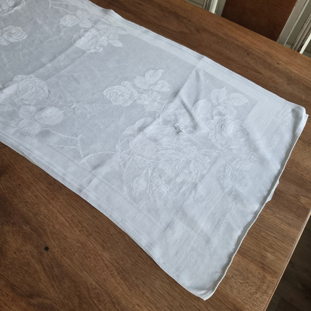 Antikes Leinen-Damast-Handtuch mit Rosenmuster & Monogramm M.P. - 45x103