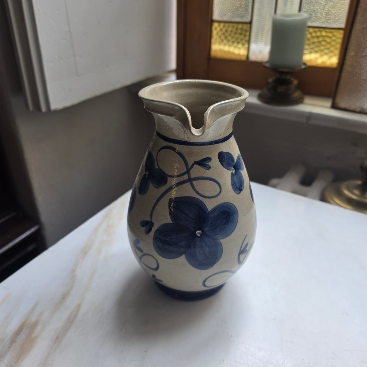 Klassischer Westerwälder Steinzeug-Krug – Handbemaltes Bembel-Design