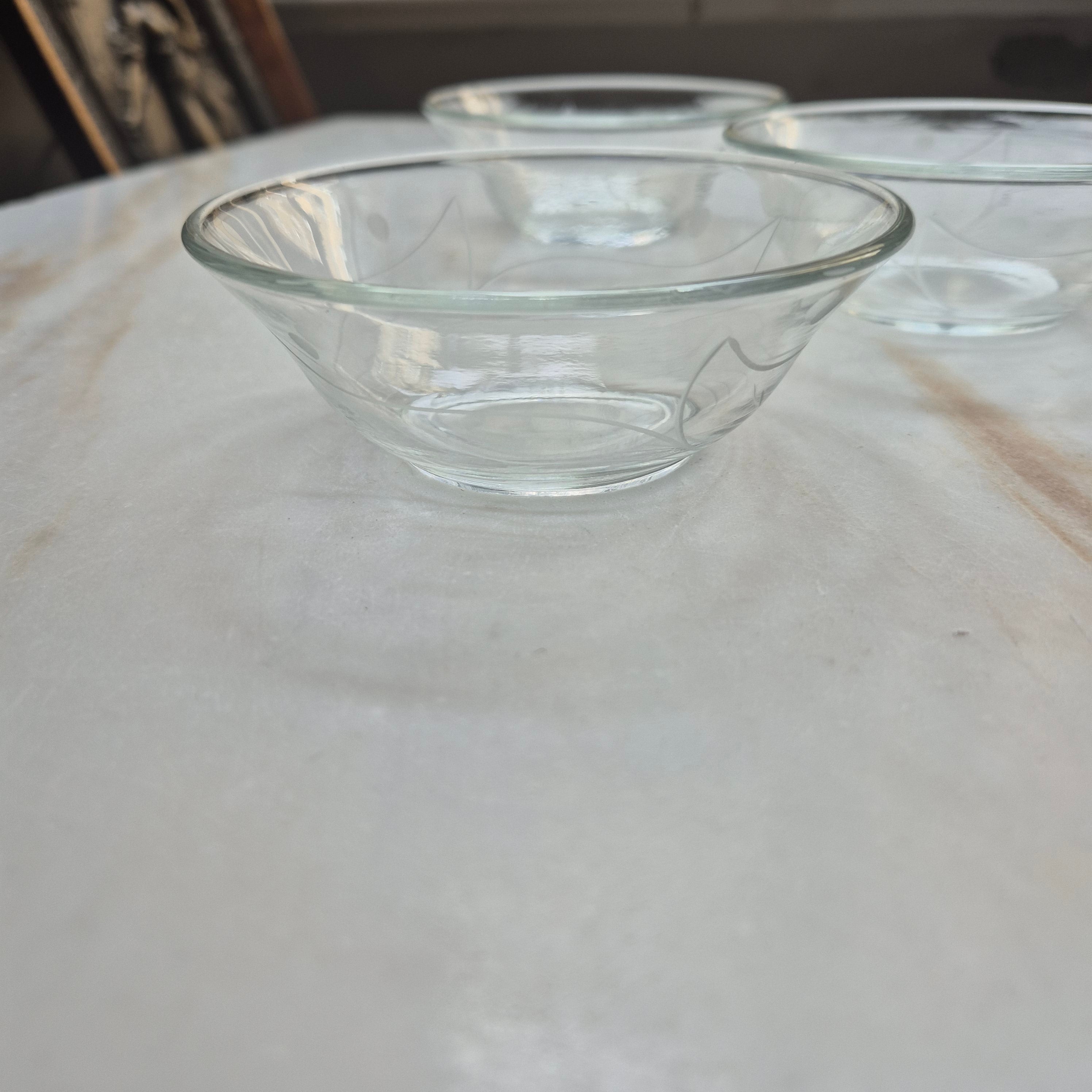 5x Vintage Glasschalen zum Servieren - kleine Schälchen - mit geschliffenem Motiv