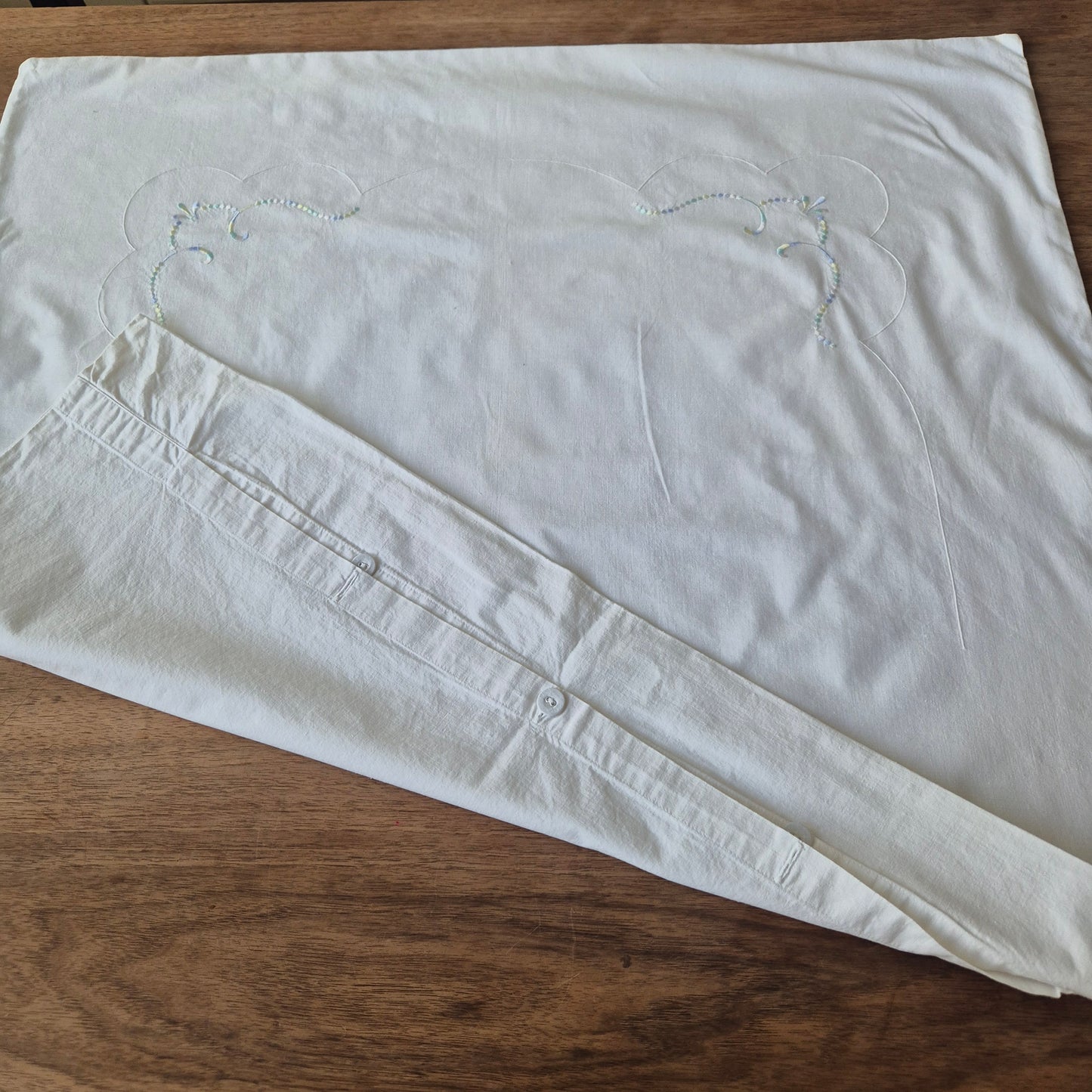 Antiker Kopfkissenbezug mit zarter Stickerei 75x75cm Baumwolle