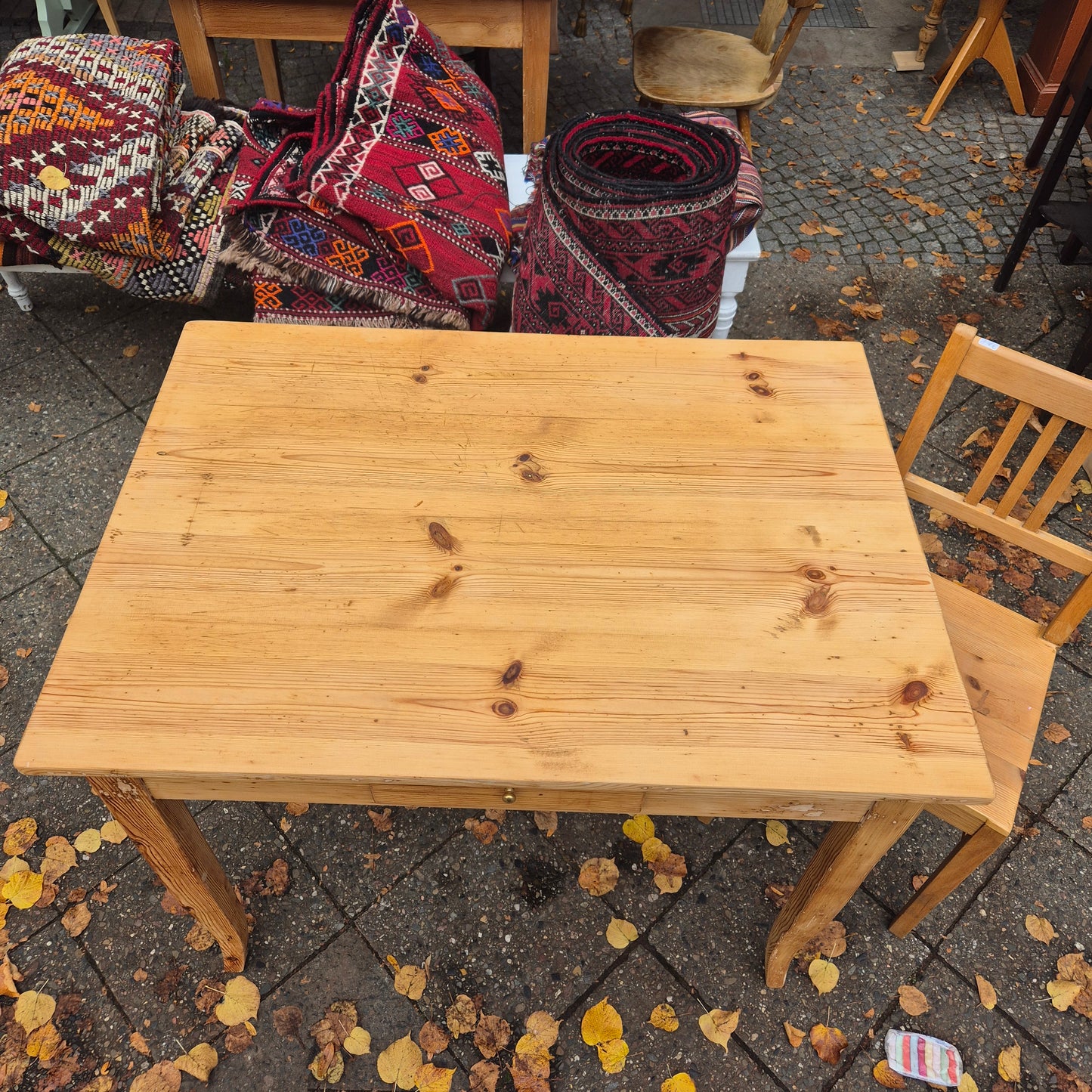 Antiker Biedermeier  Tisch von 1860 Vollholz aufgearbeitet Kiefernholz 71,5 x 99cm Vollholz