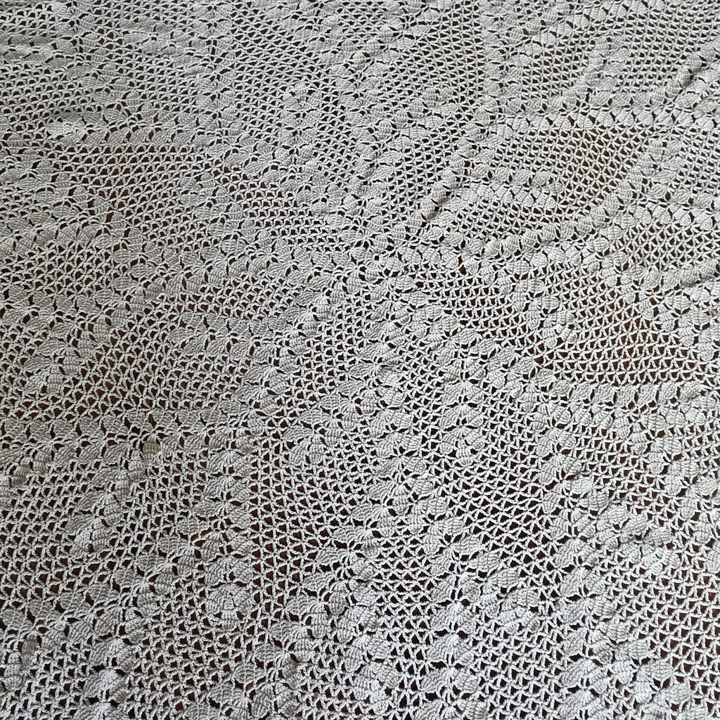 Vintage Häkeldecke Handarbeit - Filigrane Kunsthäkel-Tischdecke Beige/Natur 111cm rund