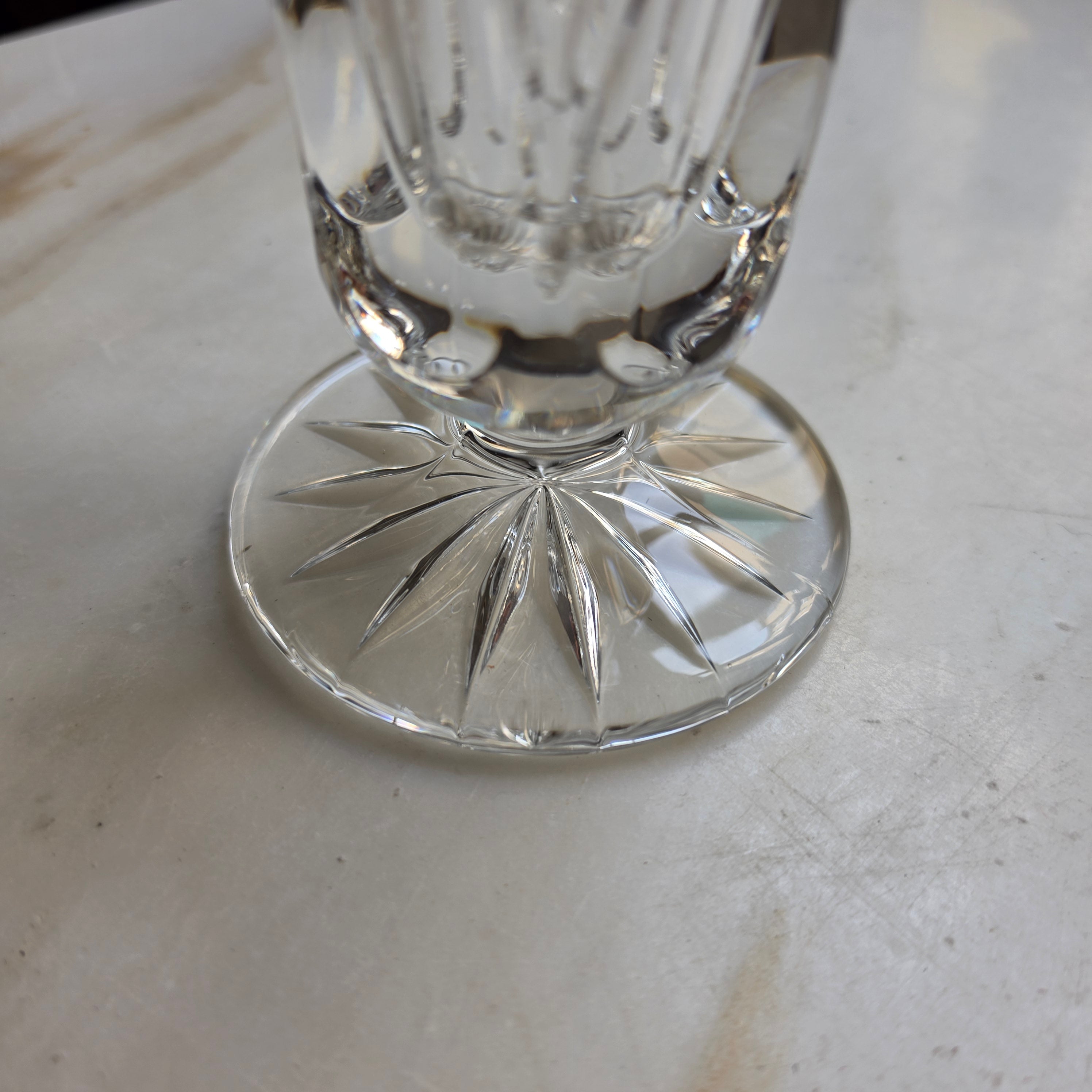 Klassische Kristallvase mit Edlem Sternschliff – Vintage Glasvase mit Standfuß & Wellenrand