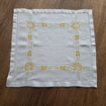 Elegante Vintage-Stoffserviette Zierdeckchen mit floraler Stickerei - Monogramm E.B.