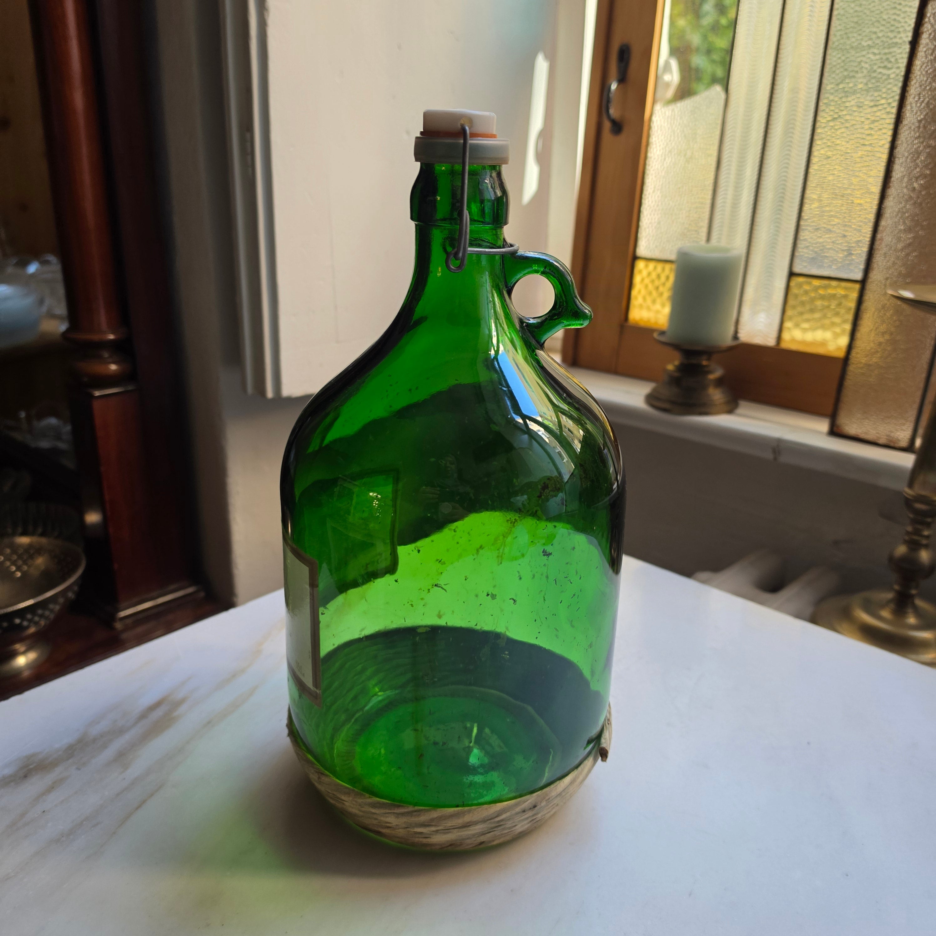 Große Vintage Demijohn Weinflasche „La Strada Chianti“ (5L) – Grünes Glas mit Bügelverschluss & Bastfuß