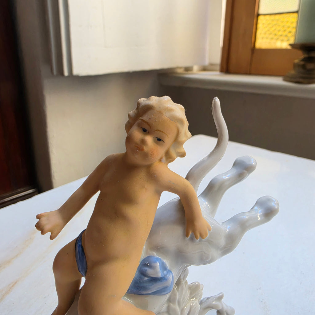Antike handbemalte Putto auf Raubtier Panther Figur Porzellan