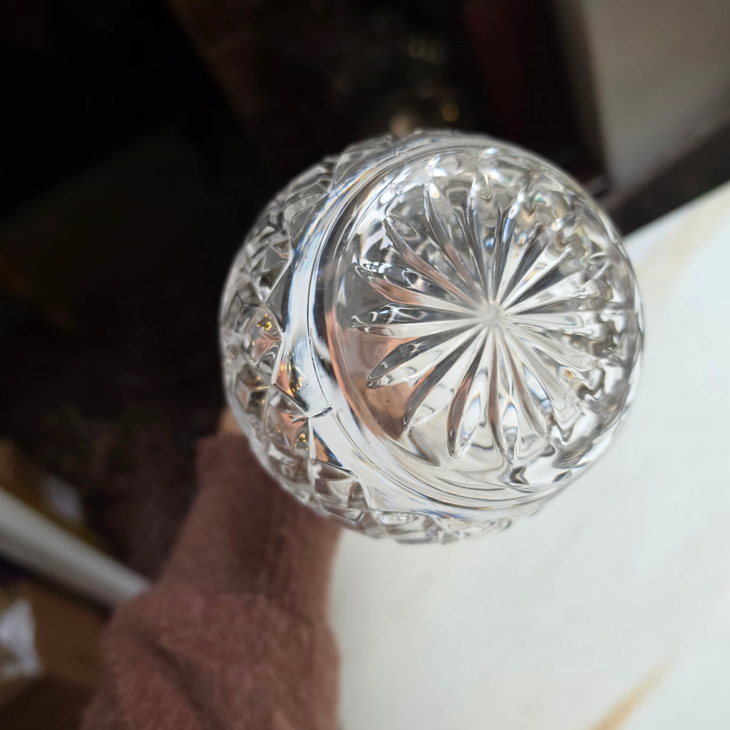 Edle Kristall-Karaffe mit Schliff & Kugelstopfen – Elegante Dekantierflasche für Whiskey, Likör & Wein