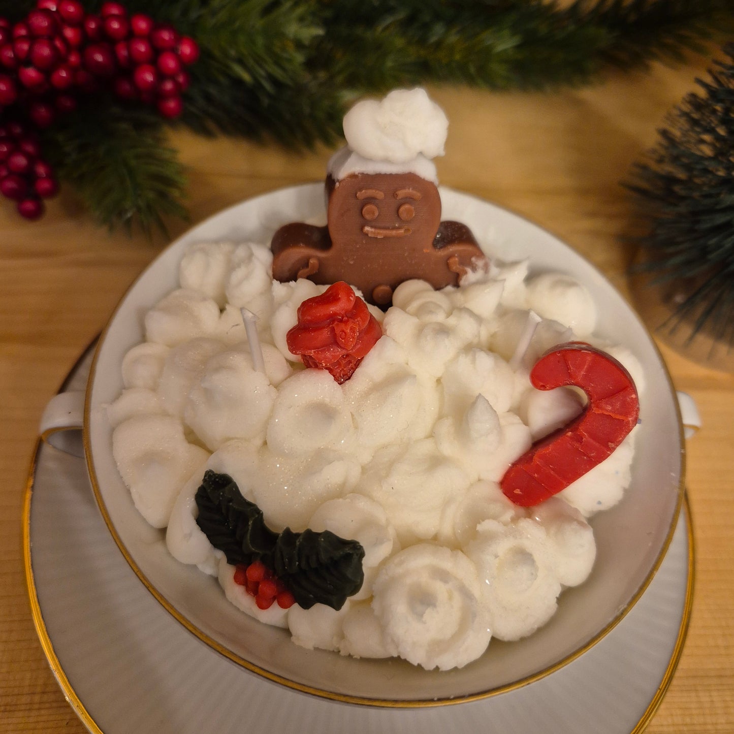 Handgemachte Sojawachskerze Weihnachtesgeschenk badender Lebkuchen Sahne Dessert in Antiker Porzellan Suppentasse von Seltmann Weiden