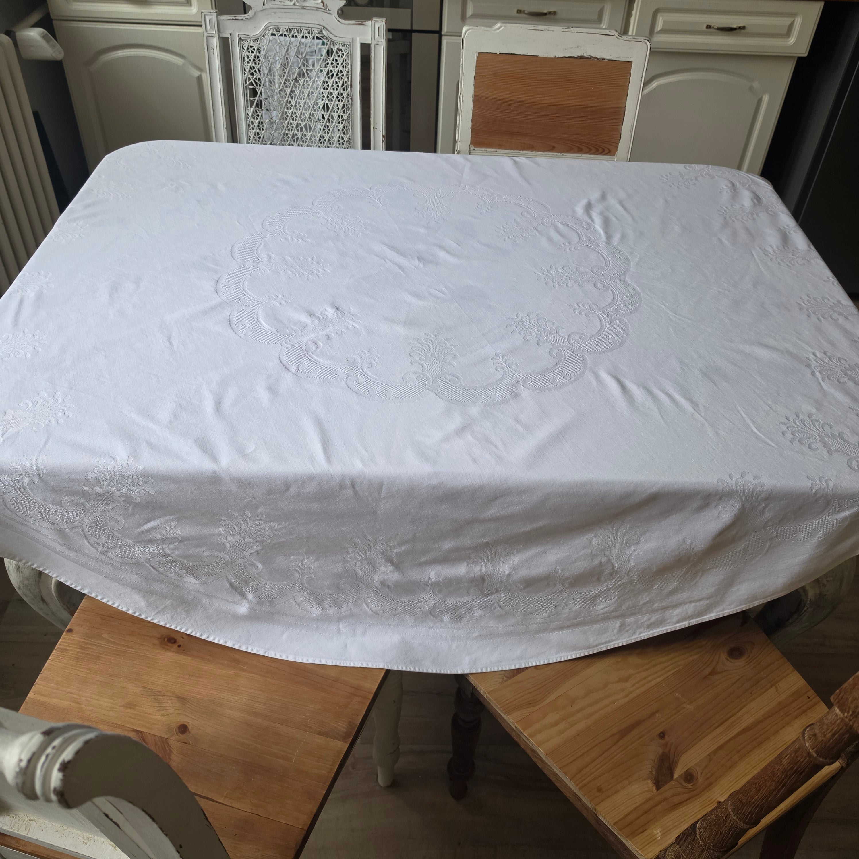 Vintage Irisette Damast-Tischdecke – Rund - 100% Baumwolle - weiß mit Ornamenten - 150cm