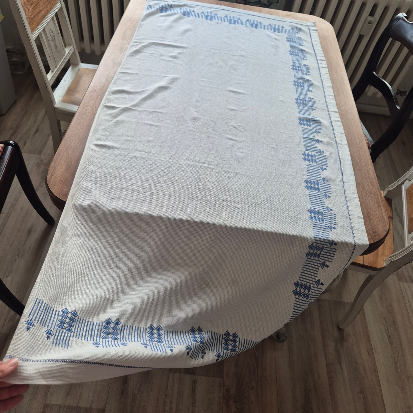 Antike bestickte Kommodenläufer oder blickdichter Vorhang Leinen/Baumwolle weiß/blau