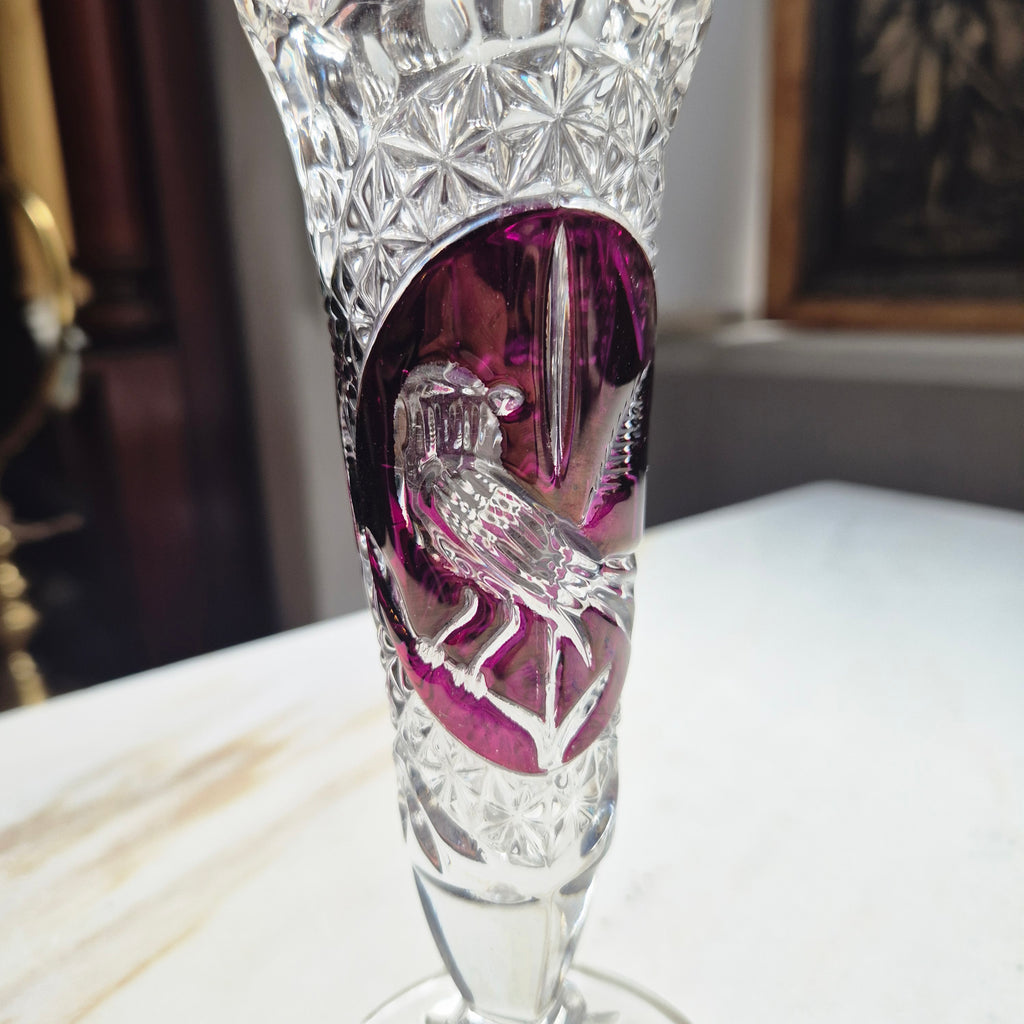 Vintage Bleikristall Hofbauer kleine Vase mit Vogelmotiv Weinrot