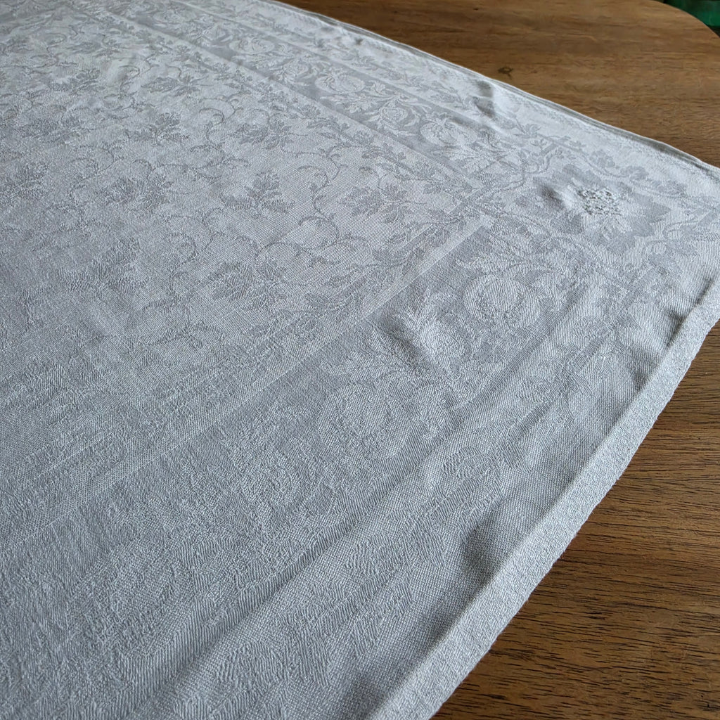 Vintage Damast-Tischdecke / Mundtuch mit Floralem Muster & Handstickerei "HB" 69x66cm