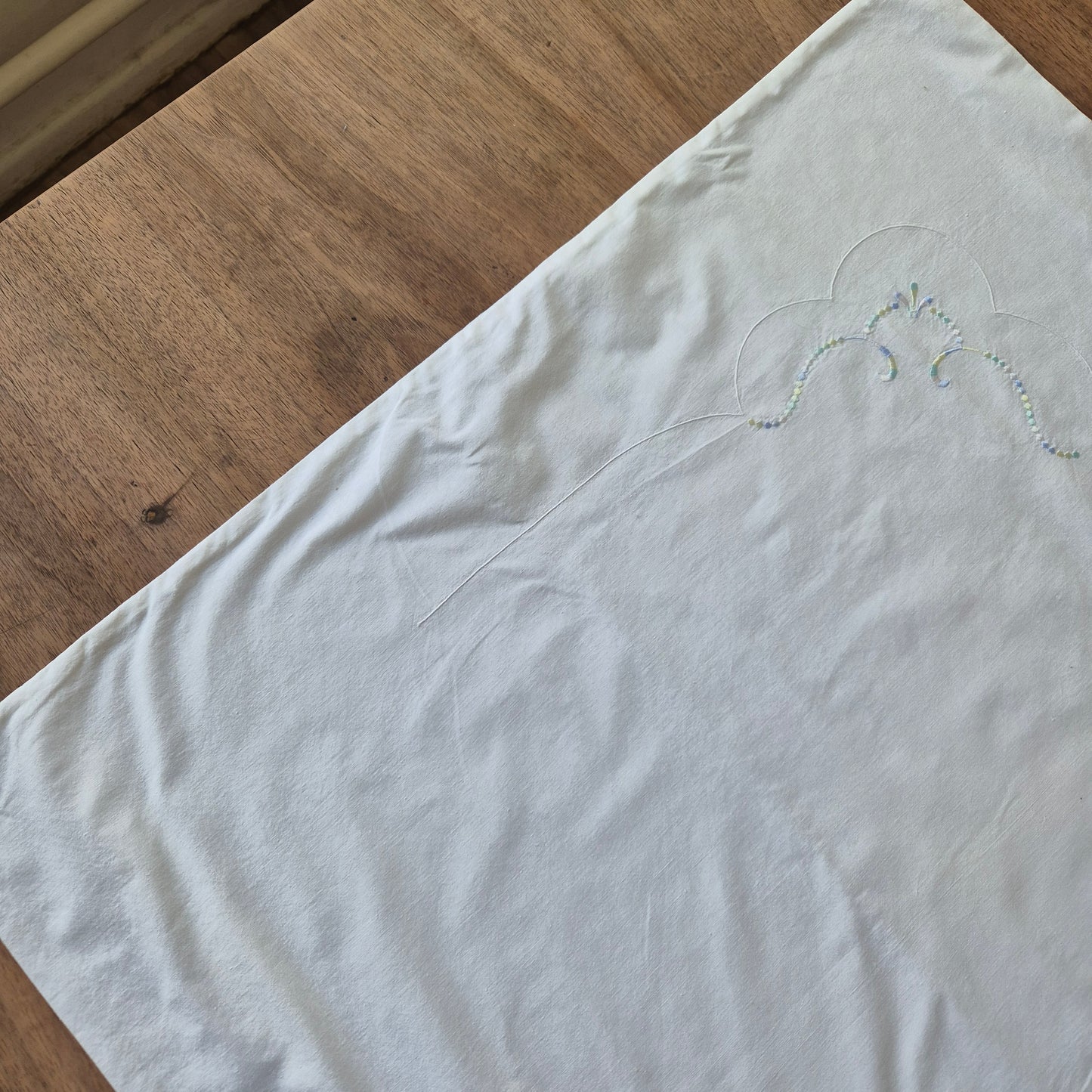 Antiker Kopfkissenbezug mit zarter Stickerei 75x75cm Baumwolle
