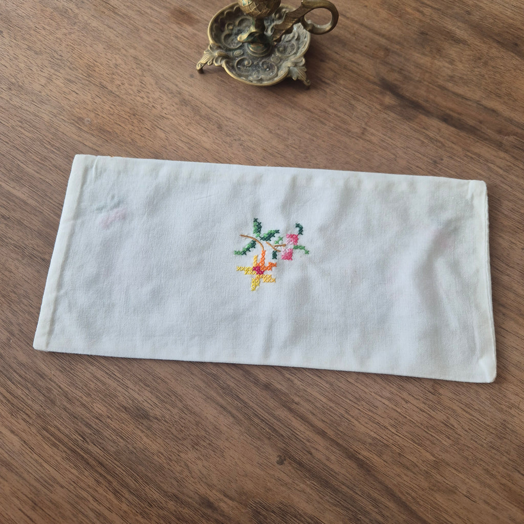 Antikes besticktes Stofftäschchen Taschentuch Aufbewahrung 26x13cm Tasche Rosenmotiv Kreuzstich 🤍