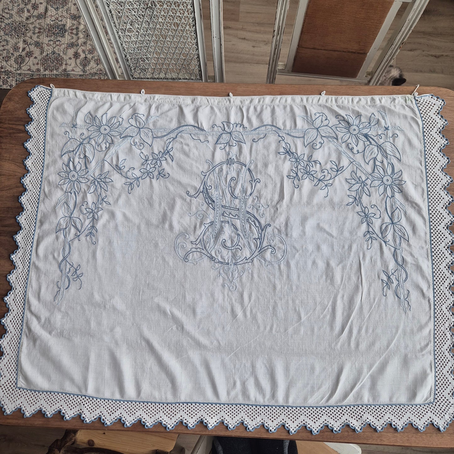 Antikes Überhandtuch Gardine blau weiß handmade 80x109cm Mini Stockflecken und Monogram M.S.