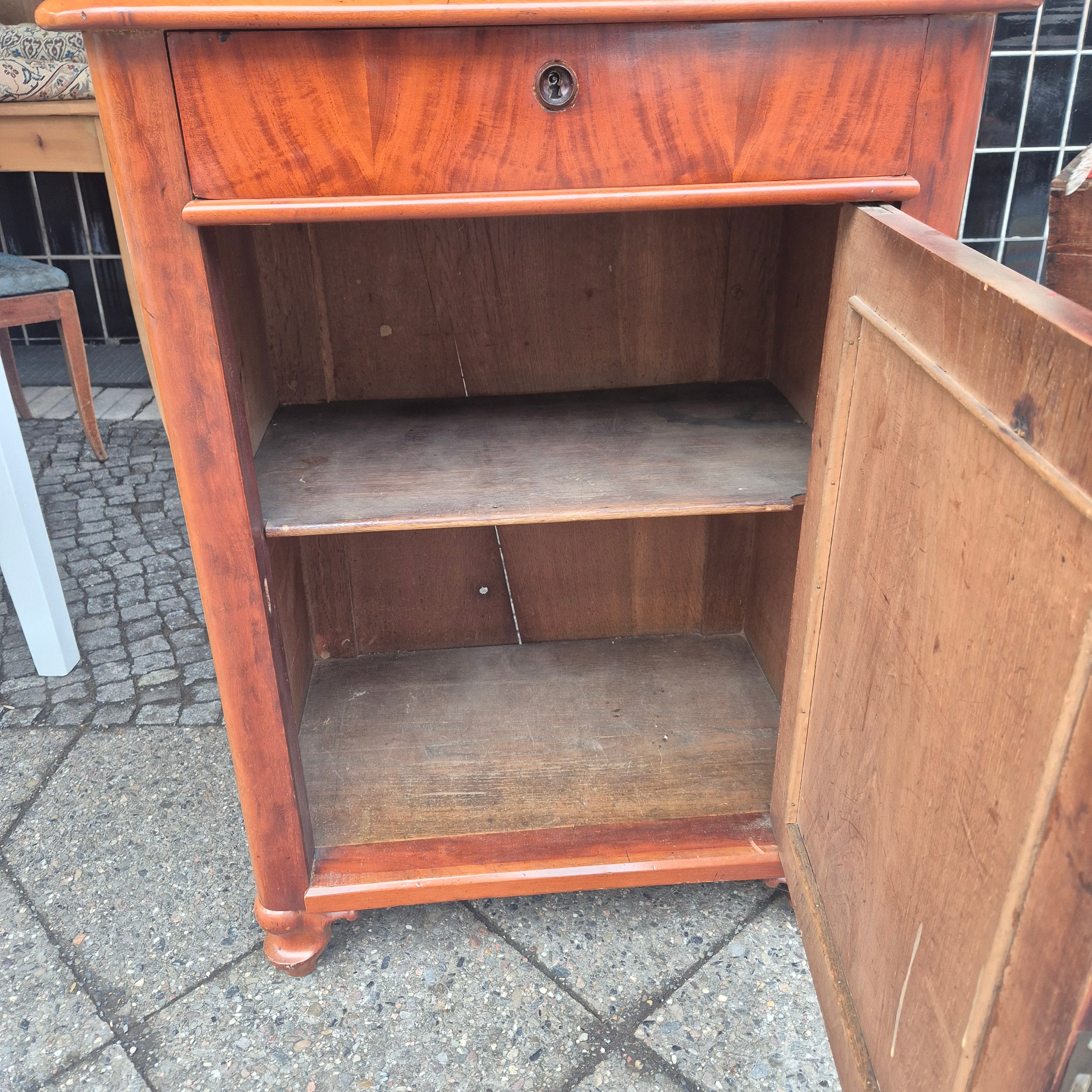 Antike Biedermeier Kommode Beistellschrank Nussholzfunier von 1860