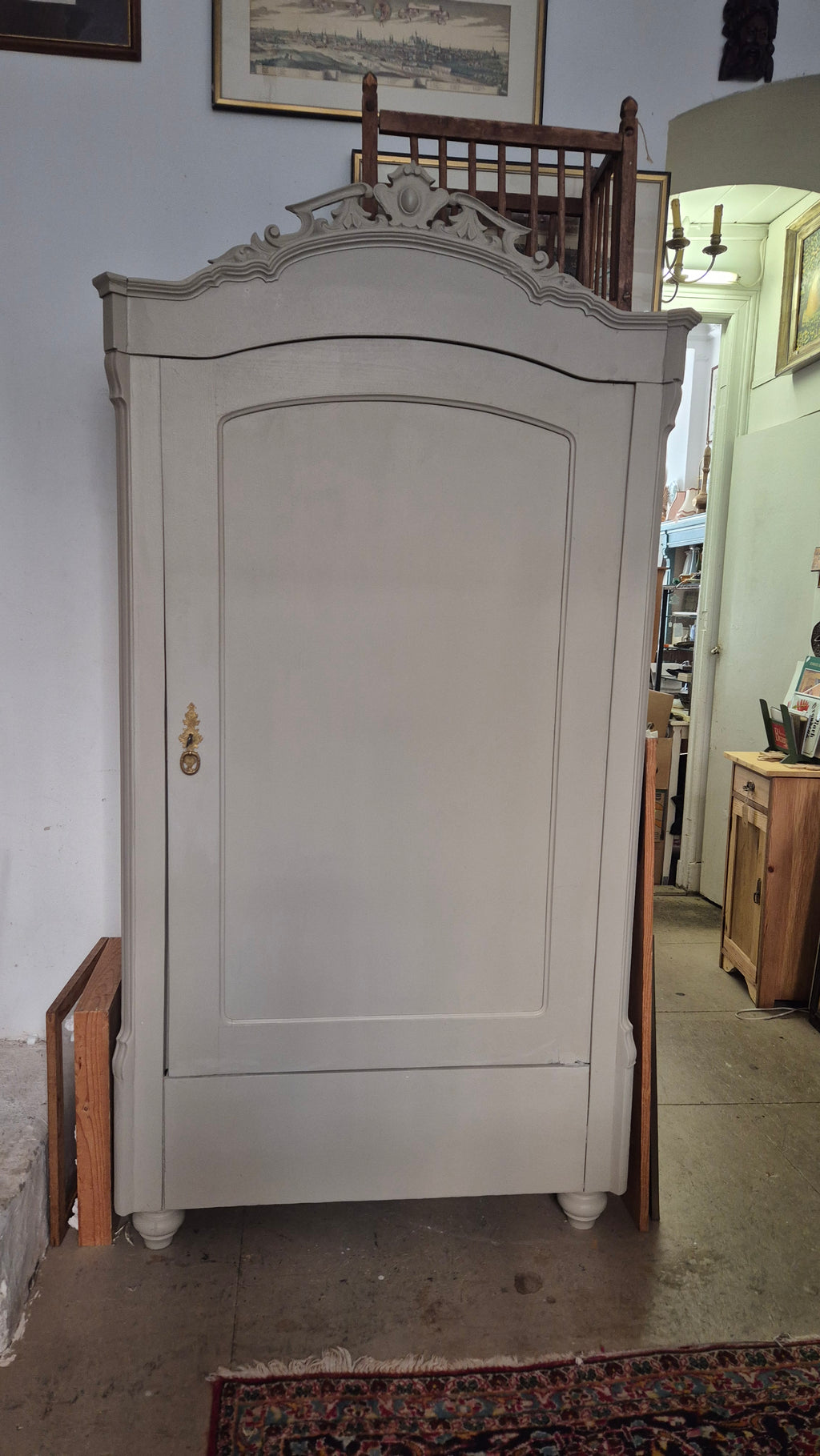Reserviert für R.! Antiker Louis Phillipe Kleiderschrank von 1870 Graubeige 1-Türig