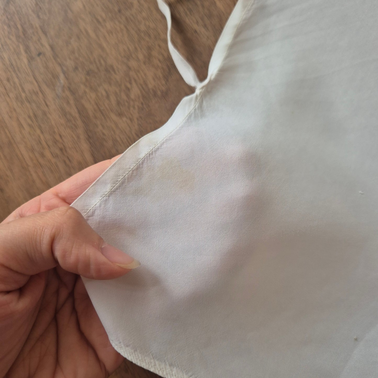 Unvollendete Näharbeit aus den 70er Jahren Weste Taille Kleid weiß Stoffrest