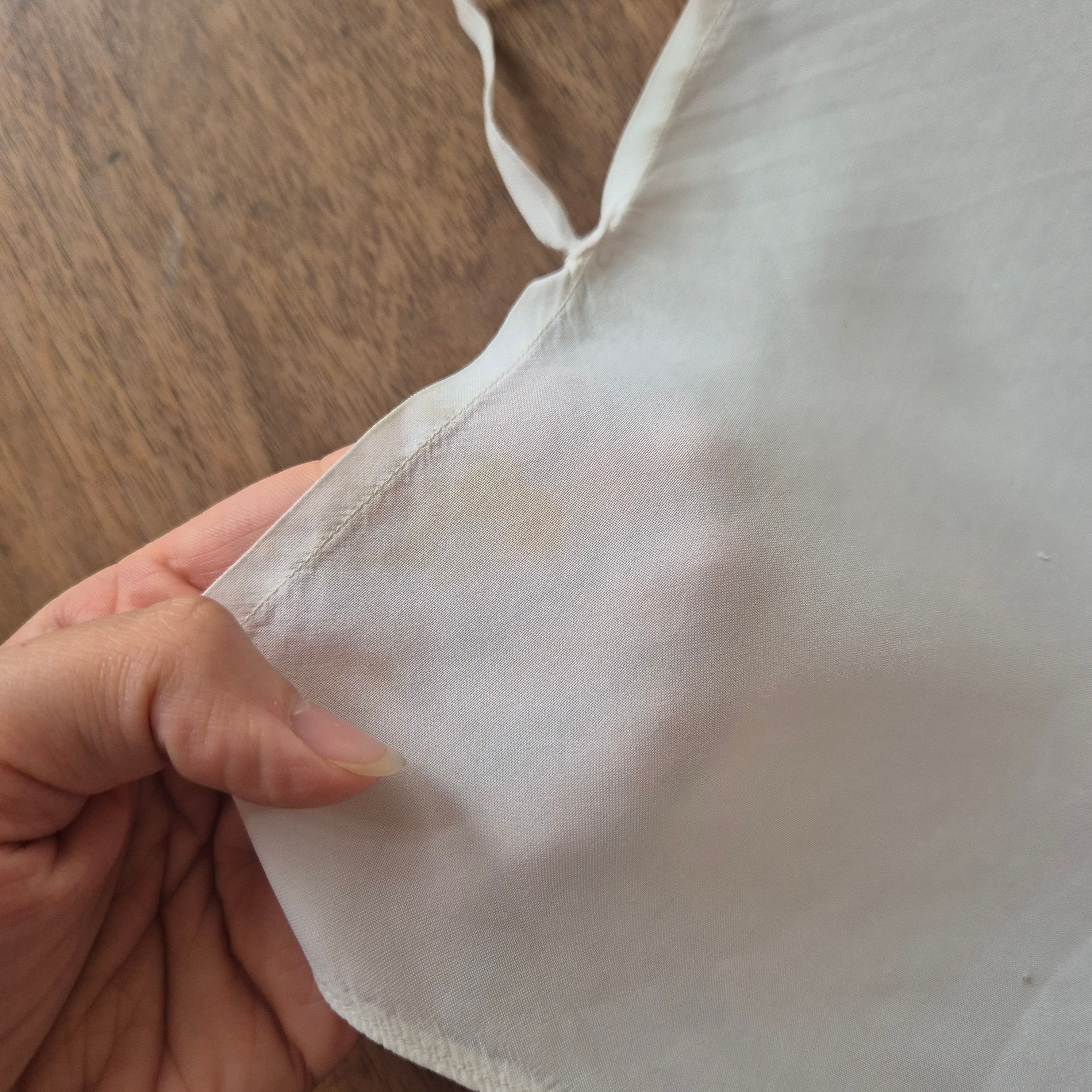 Unvollendete Näharbeit aus den 70er Jahren Weste Taille Kleid weiß Stoffrest