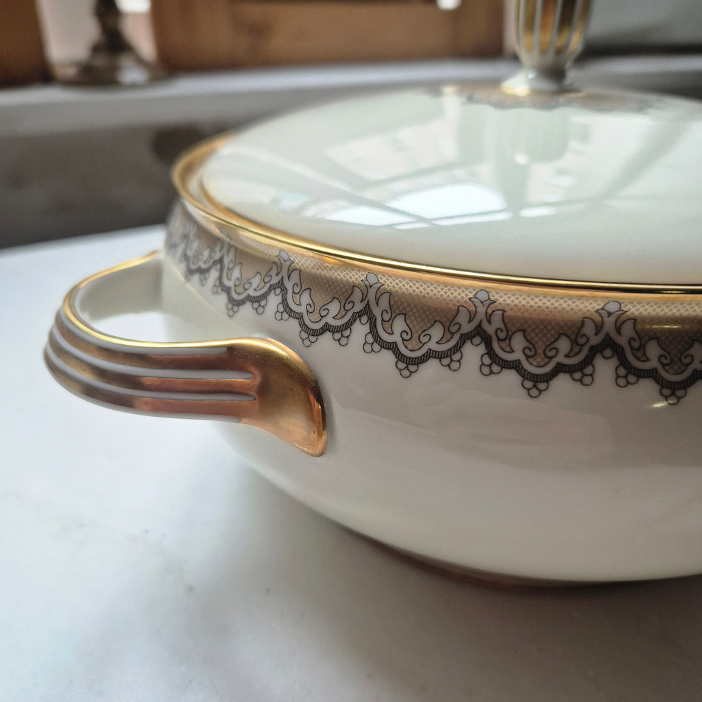 Antike Suppenterrine mit Deckel - Sorau Carstens Porzellan Venezia - elfenbein gold