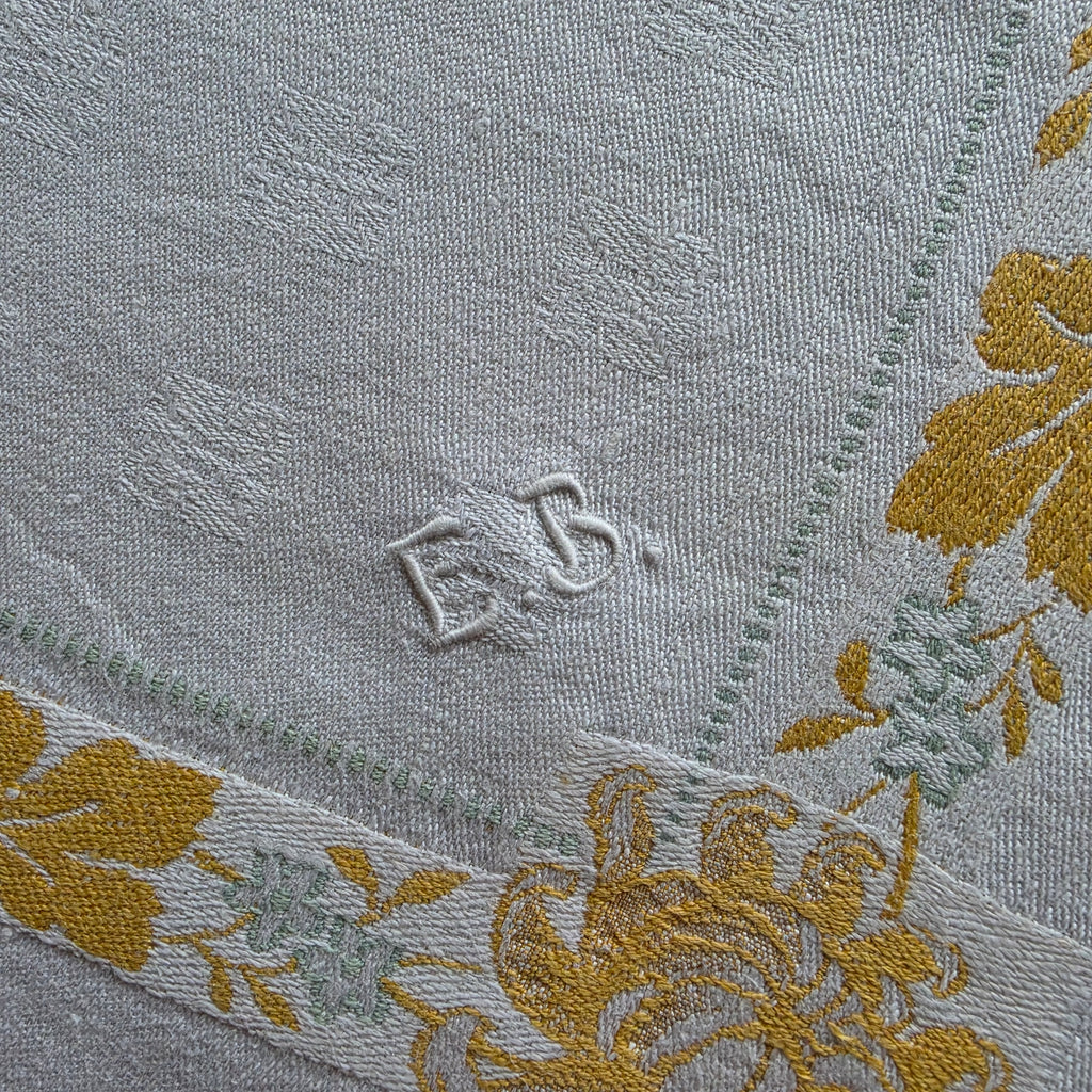 Elegante Vintage-Stoffserviette Zierdeckchen mit floraler Stickerei - Monogramm E.B.