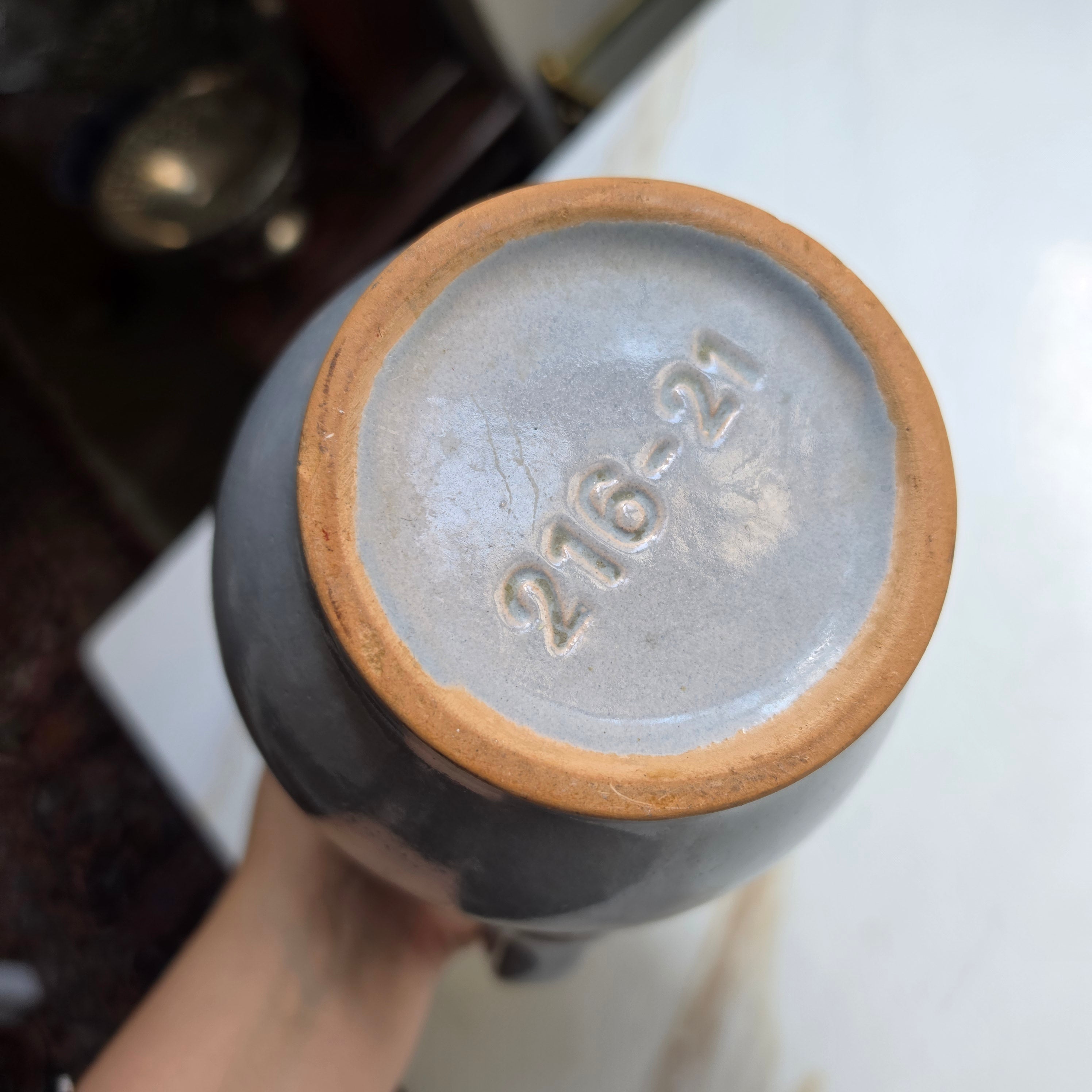 Vintage Keramik-Krug „Blumen-Dekor“ – Handmade - grau blau