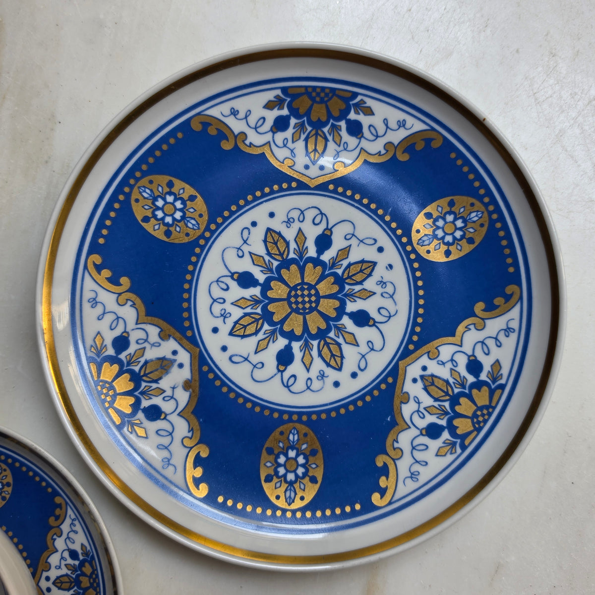 Vintage CP Weißwasser Porzellan-Gedeck 3-teilig – Kobaltblau mit üppigem Golddekor & Ornamenten