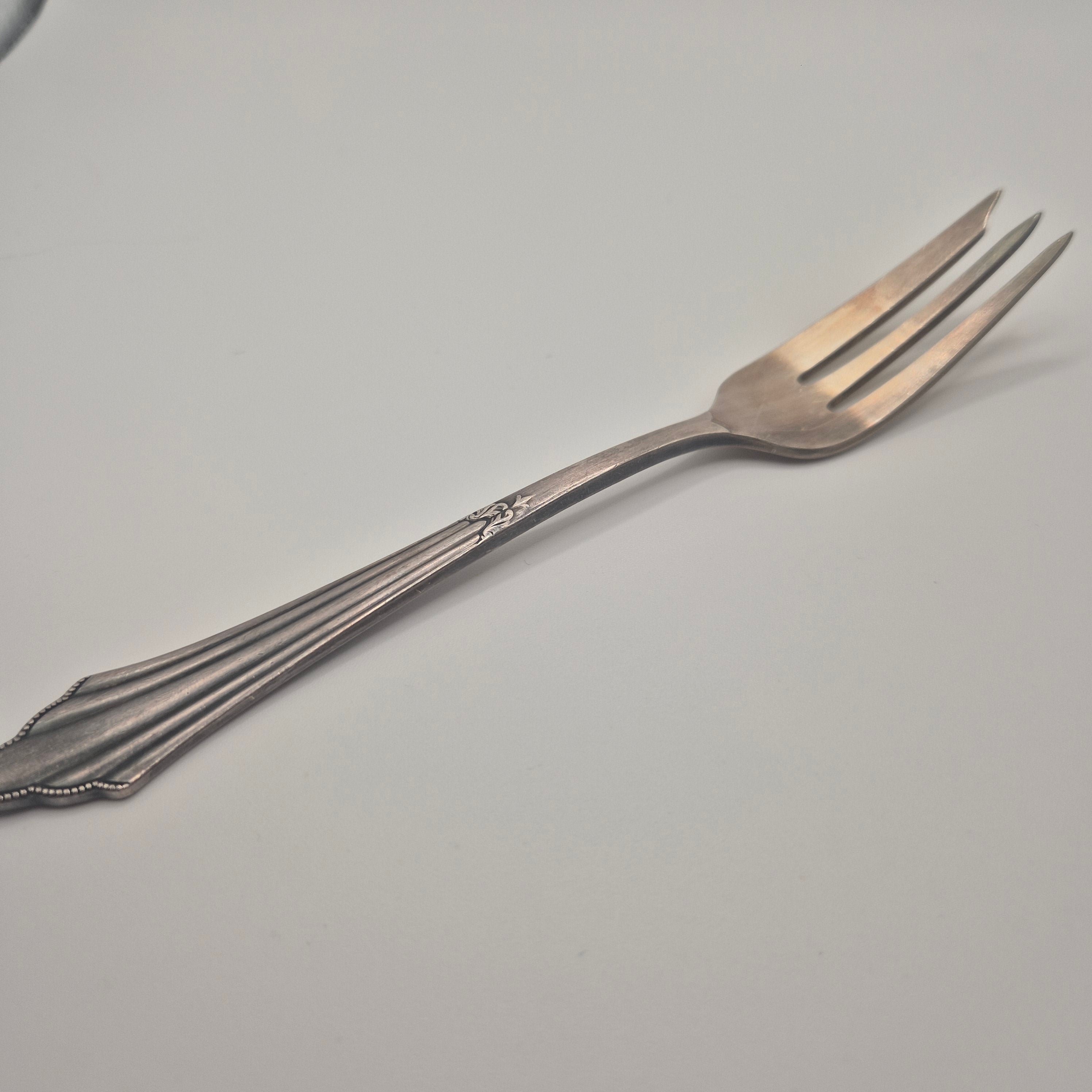 Antike Jugendstil Kuchengabel – Silberfarben / Versilbert