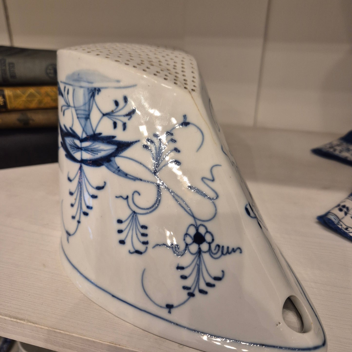 Antikes Sieb Porzellan Wandsieb Zwiebelmuster blau weiß