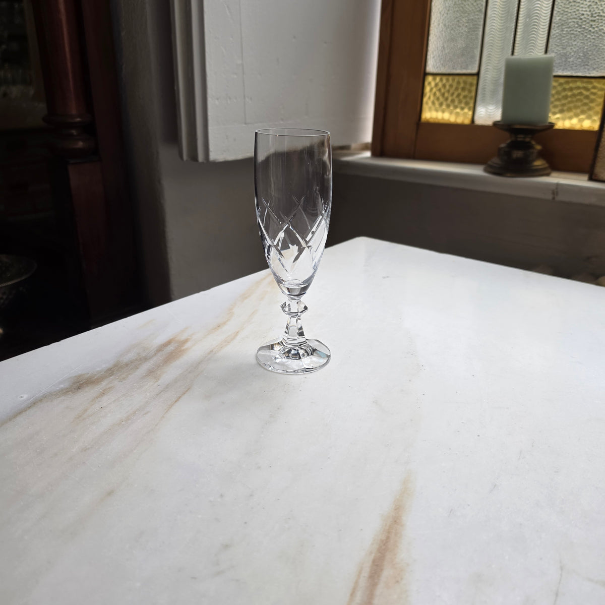 Edle Glas-Champagnerflöte mit Feinschliff – Zeitlose Eleganz für besondere Momente